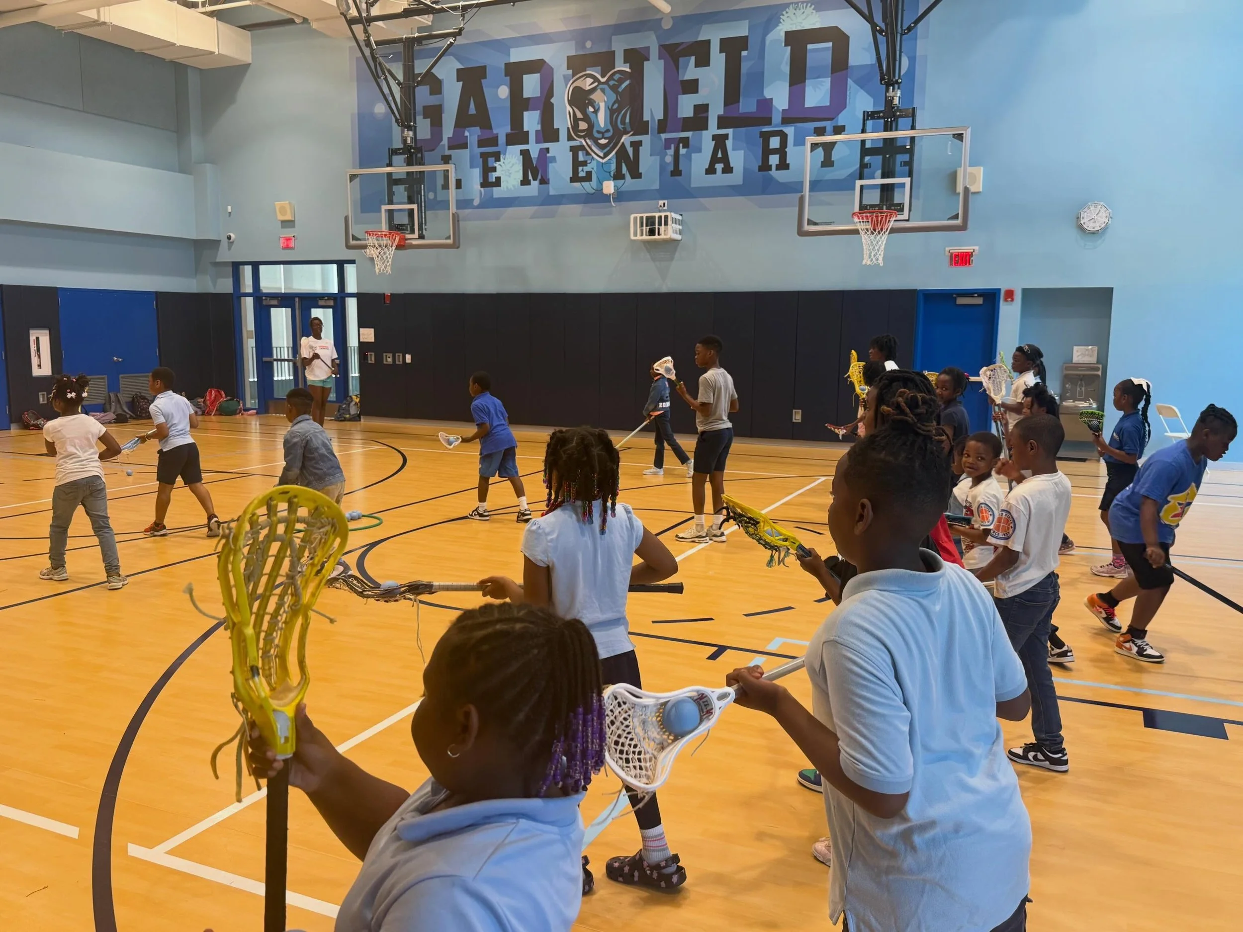 This week we kicked off our EATS (Early Access to Sports) Program at Garfield Elementary! We are super excited to join the kids again this season, introducing them to lacrosse and continuing the SEL curriculum! Thank you to @fightforchildren for brin