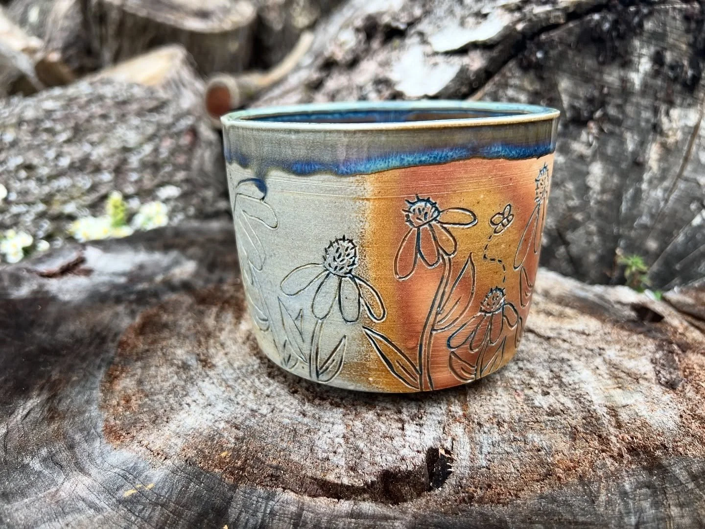 A fun lil tea bowl with coneflowers 🥰 another beaut from Little Sparky's 21st firing! 🐝
.
.
.
.
.
#woodfired #woodfiredceramics #woodfiredpottery #womenwhowoodfire #teabowl #ceramics #pottery #wheelthrown #wheelthrownpottery #CrystalFallsPottery #