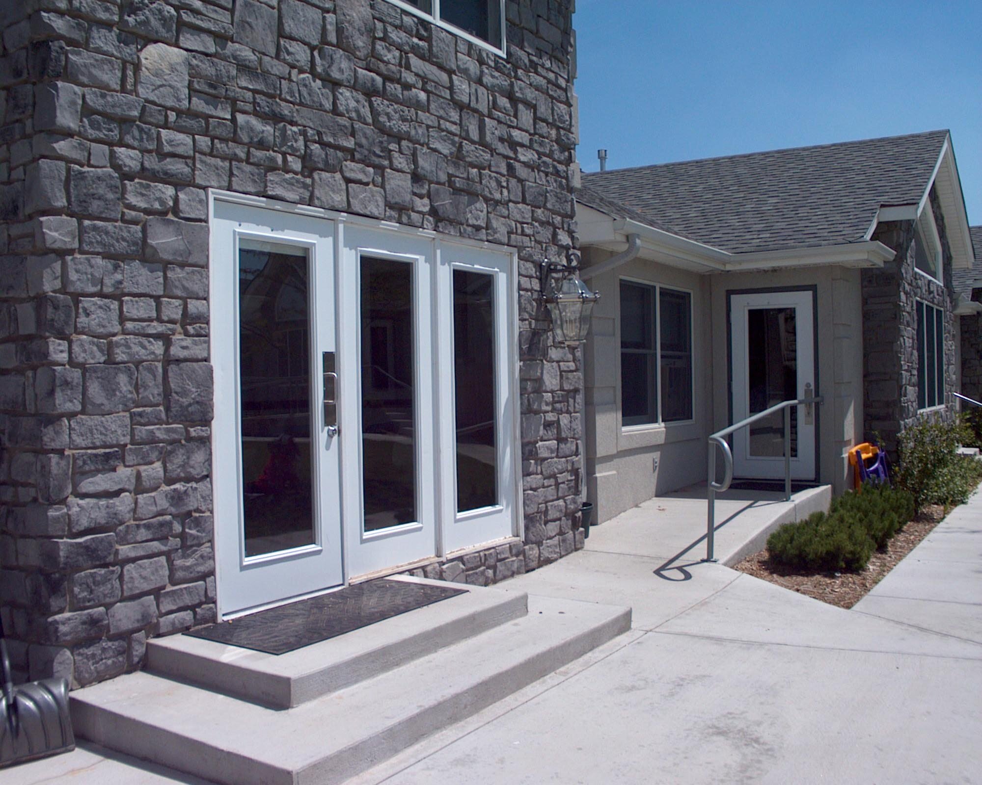 Style: Cobble;
Color: Grey