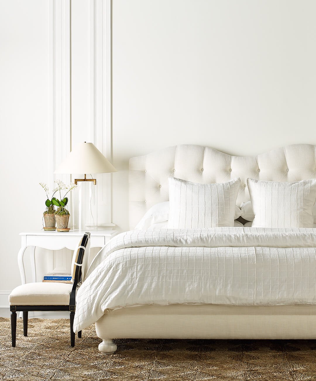 The Willow King Bed from the MarkDSikes Collection by @ChaddockHome is where presence meets comfort. Its scalloped top, tufted headboard, and padded side and foot rails create a look that&rsquo;s both commanding and inviting. Perched on signature bun