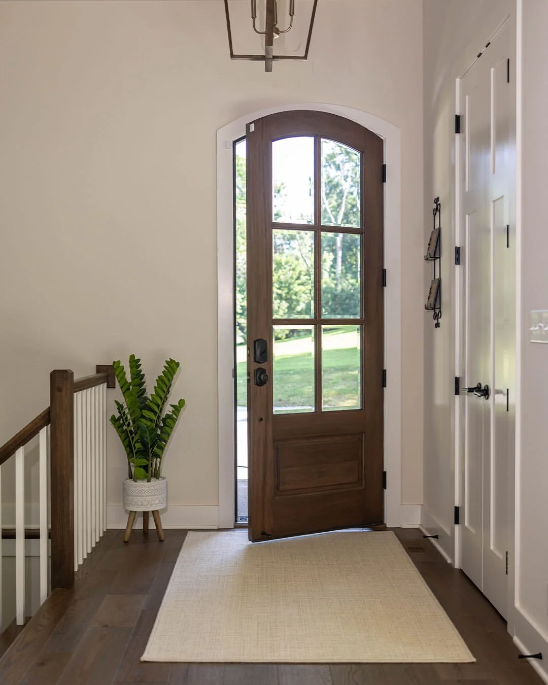 Laguna Vendor: Fibreworks

A strong first impression starts underfoot.

The Doshi collection by @fibreworks blends wool and linen into a weave that feels relaxed yet refined&mdash;casual in spirit, modern in expression, and effortlessly welcoming.