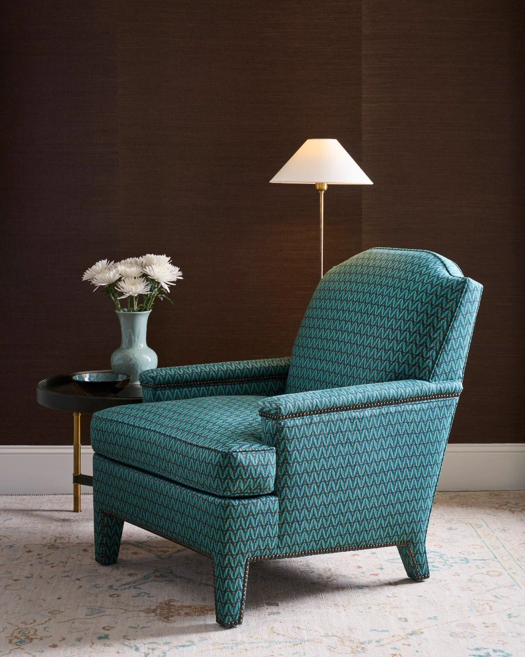 A study in proportion and polish.

The Boyd Chair (HC105-21) from @hickorychair is shown in HC804-74 LIBERTY, a refined small-scale fabric that adds quiet texture without overwhelming the silhouette.

Finished in Aged Antique, the frame brings warmth