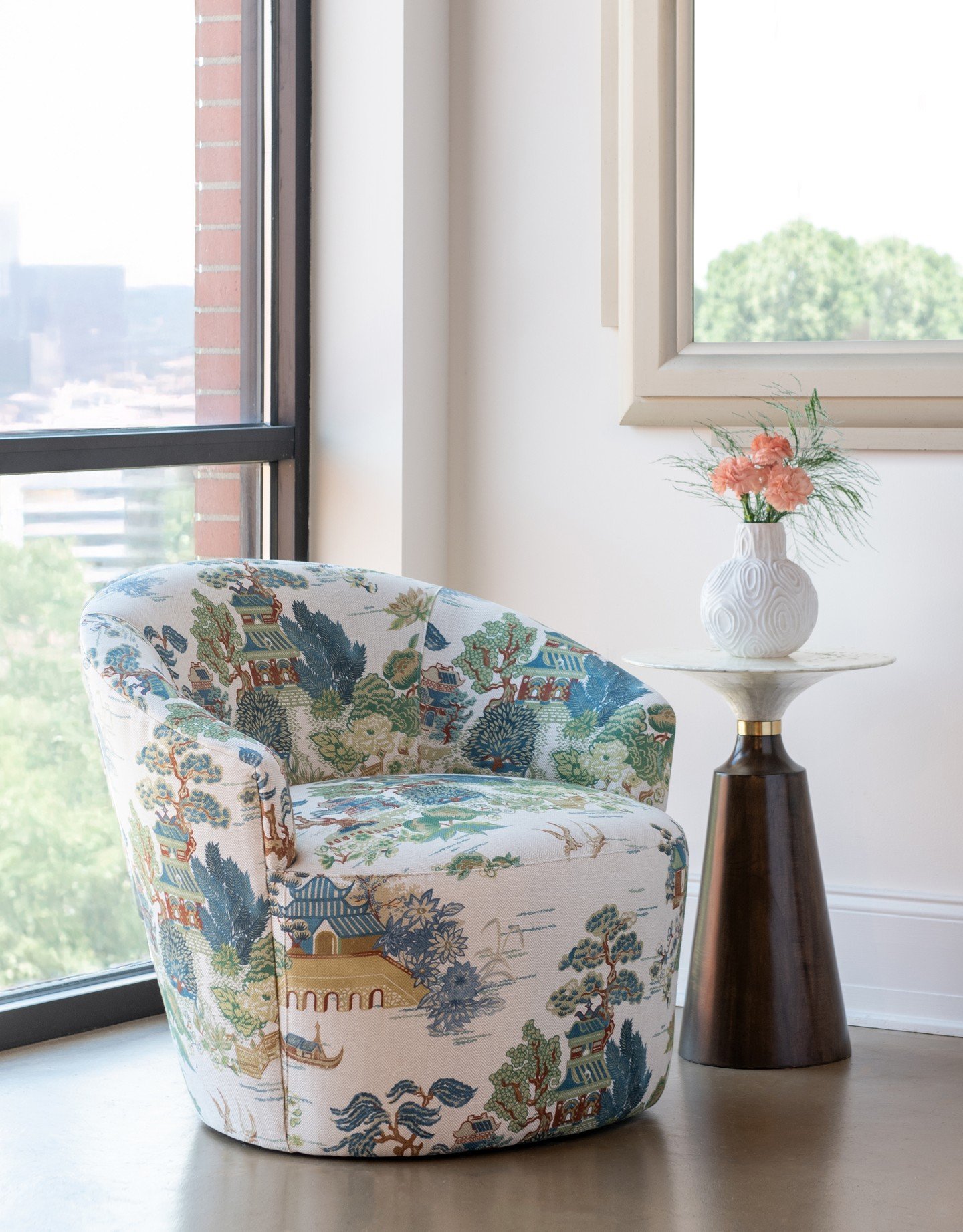 New expressions in form and function.

The HC1315-27 Gemma Swivel Chair from @hickorychair is shown in HC800-99 LIBERTY &mdash; a tailored upholstery that enhances their fluid silhouette while allowing effortless movement.

Anchoring the setting, the