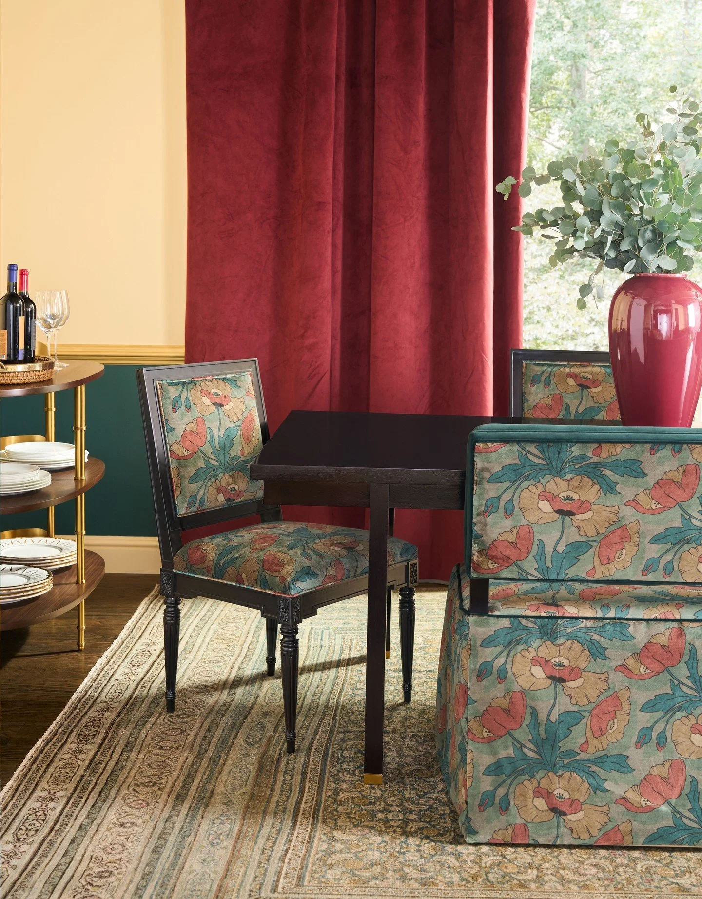 A dining moment, thoughtfully composed.

New from @hickorychair &mdash; the HC6240-70 Francois Dining Table in Kohl finish anchors the room with quiet strength and tailored proportion.

Paired with the HC4607-51 Lina M2M Banquette in C806-74 LIBERTY 