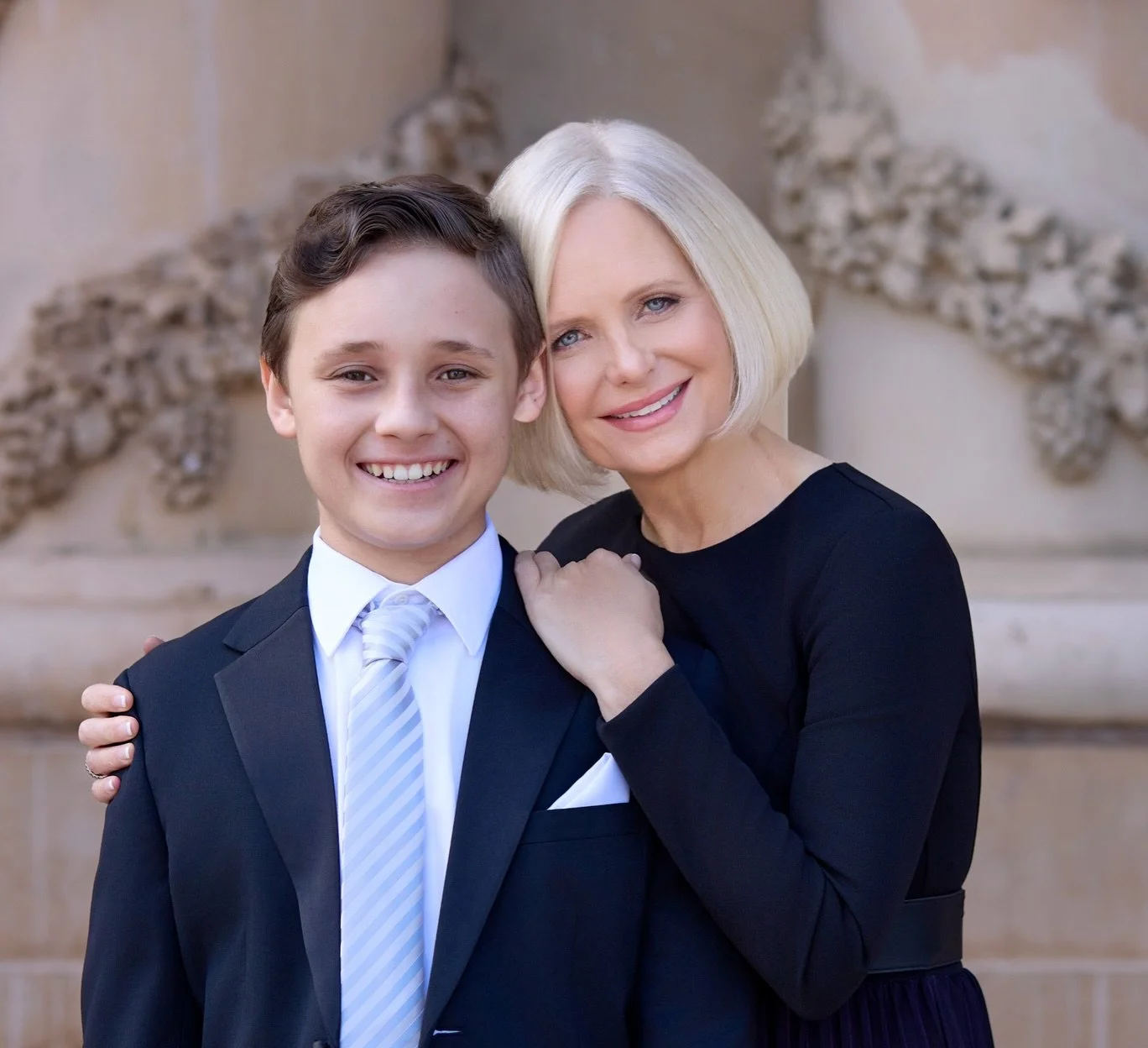 Something love ❤️ filled, something fun, and something classic.

A mother and son session in Balboa Park, beautiful Jennifer and her young man son, Grant 🥰 What a treasure 📸❤️🌹

Beauty by Gerine 💜

#sandiegofamily #holidayphotos #theover50photogr