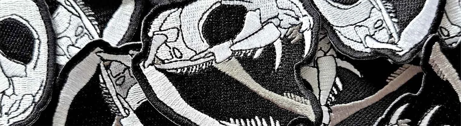 Snake Skull Embroidery Patch – detailed reptile skull for gothic jackets and backpacks