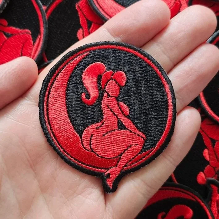 VOLUPTUOUS PINUP GIRL EMBROIDERY PATCH