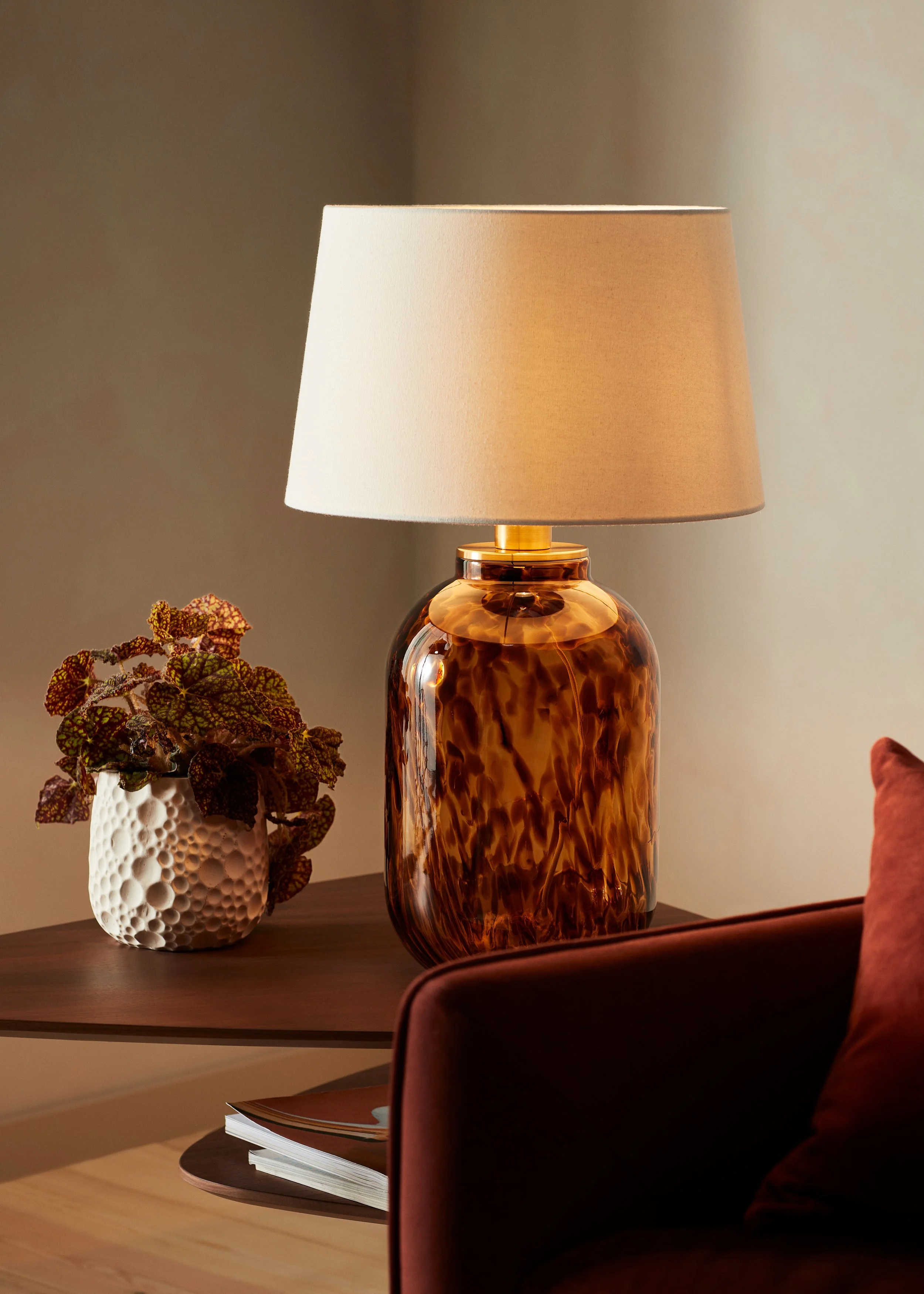 SS23_EE_LI_LIGHTING_CONT_23_alt9 copy.jpg