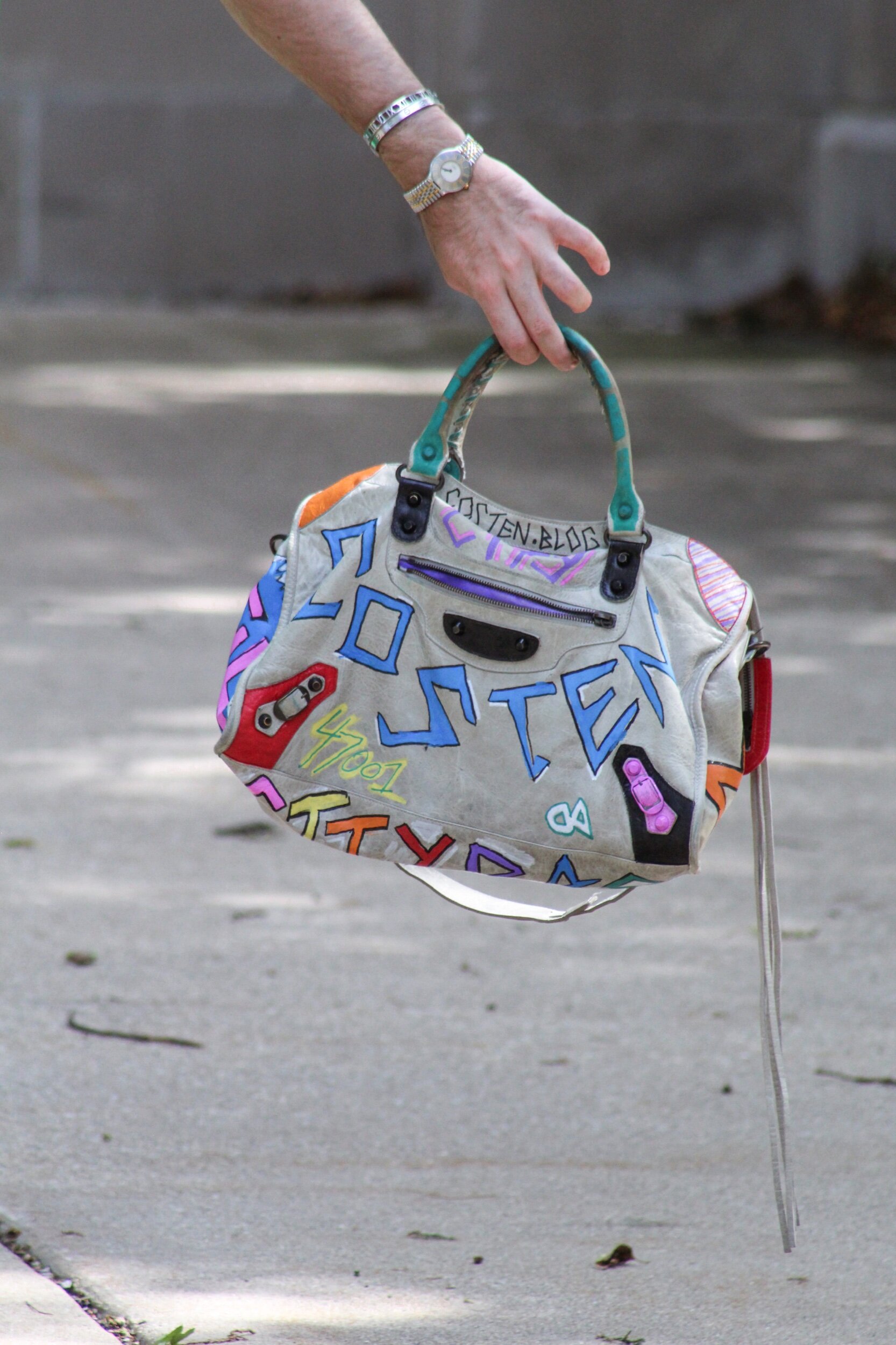 how to graffiti your handbag: balenciaga graffiti city bag DIY — Costen.