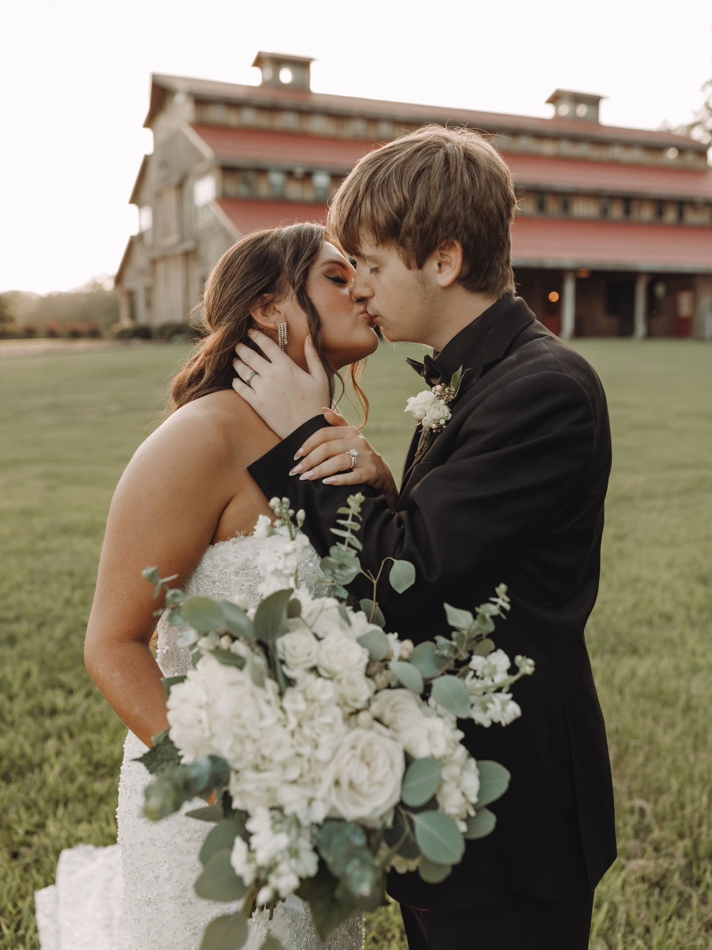 Spent last weekend photographing the sweetest couple @bellaterraestate 😍

These are only the sneaks! I can't wait to share the rest! 

I am actively booking for 2026 weddings/elopements and would love the chance to work with you! 🫶

Please reach ou