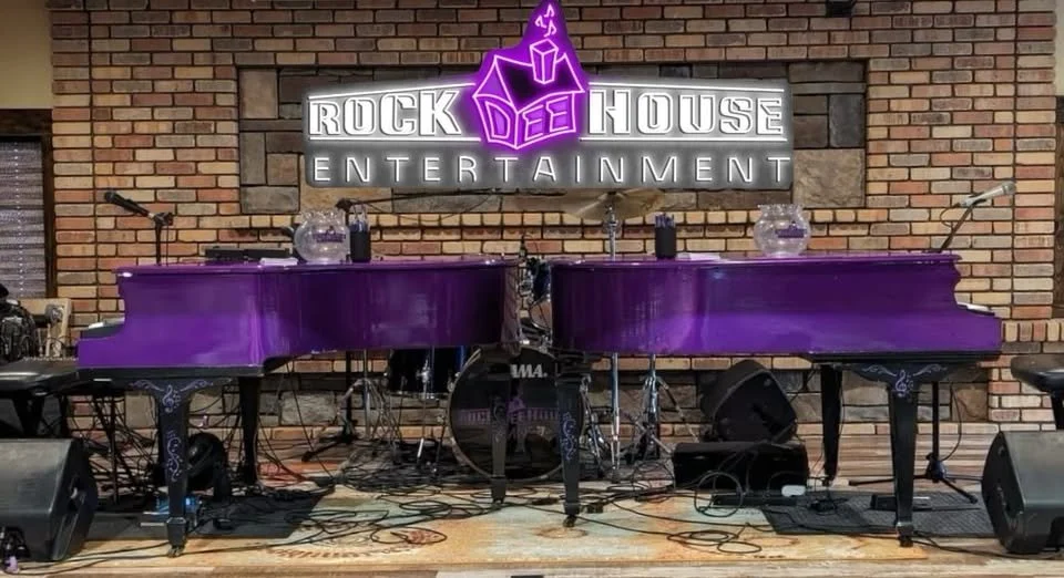ROCK DEE HOUSE Dueling Pianos
