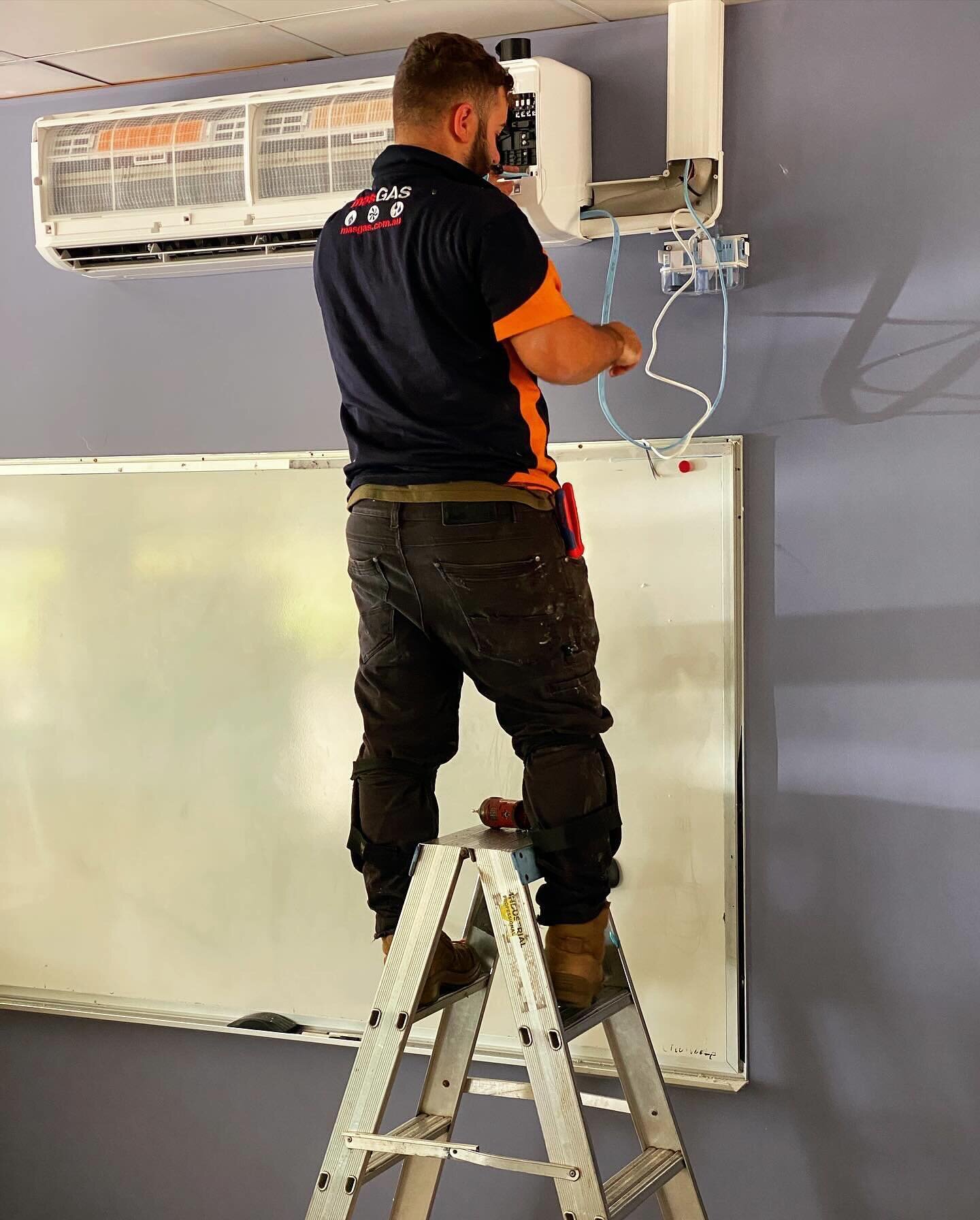 Split systems installation under way at this school. Getting ready for another school year! 📖 ⁣
⁣
⁣
#splitsystem #school #summer