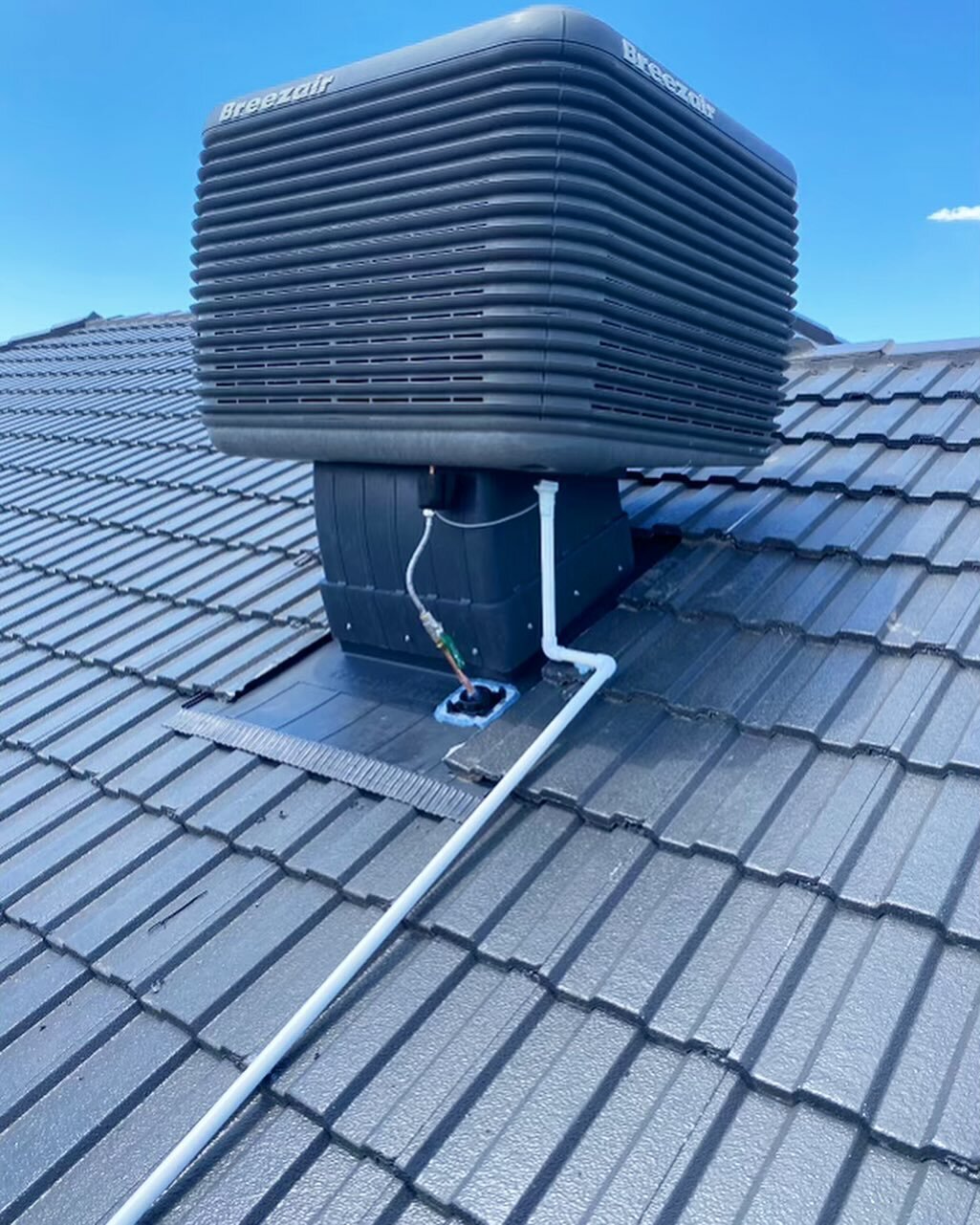 Replacement split system from a cooling only unit to a reverse cycle super efficient split system. Comfort all year round!⁣
⁣
⁣
#splitsystem #summer #melbourne