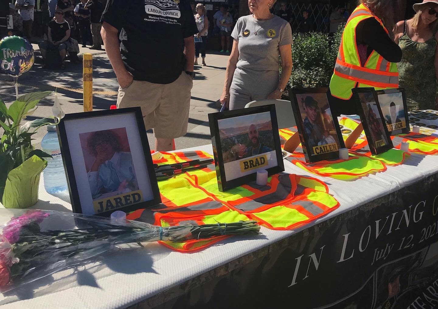 Yesterday was the 1-year anniversary of the terrible tragedy that claimed 5 lives. At the somber memorial ceremony we heard from parents and officials, and held a moment of silence to reflect and remember. Every worker deserves to come home safe. #ke