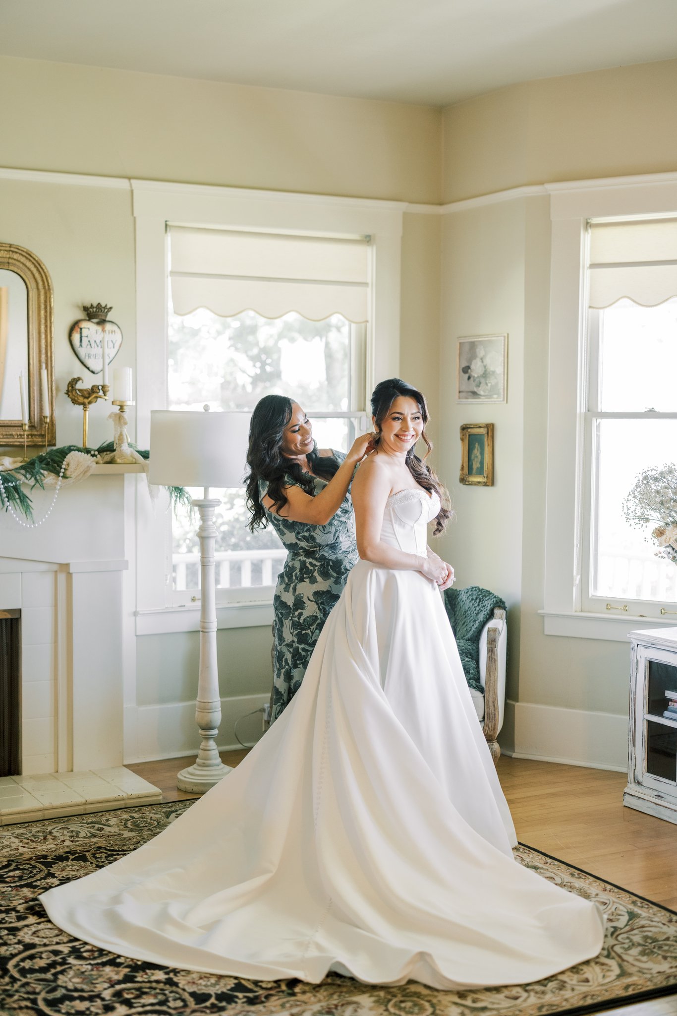 the-charm-house-wedding-dr-reginakpopova-30_(2048).jpg