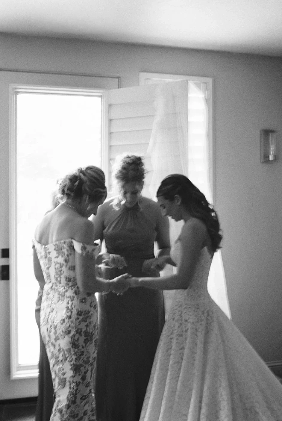 10 Questions to Ask Before Hiring Your Wedding Photographer