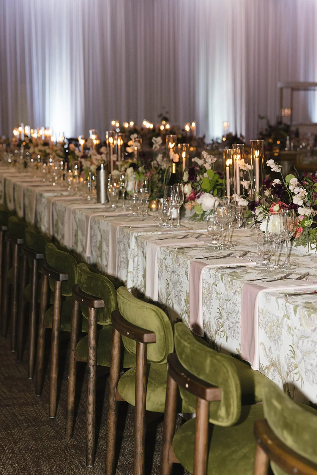 Luxury California wedding reception featuring a candlelit table with lush florals, layered linens, and elegant olive velvet chairs. A timeless, editorial-inspired design creating a romantic and unforgettable guest experience.

Luxury California weddi