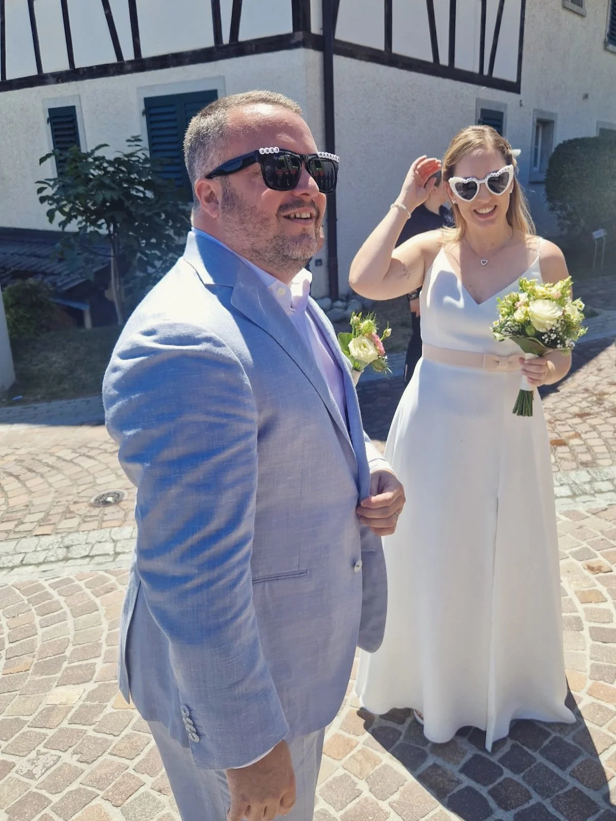🎉 Herzliche Gl&uuml;ckw&uuml;nsche, Fabienne &amp; Reto! 💍✨
Ein Tag voller Freude &ndash; zwei wunderbare Menschen haben sich das Jawort gegeben! 🥂 Die Feuerwehr Dielsdorf w&uuml;nscht euch von Herzen eine gl&uuml;ckliche gemeinsame Zukunft, viel 