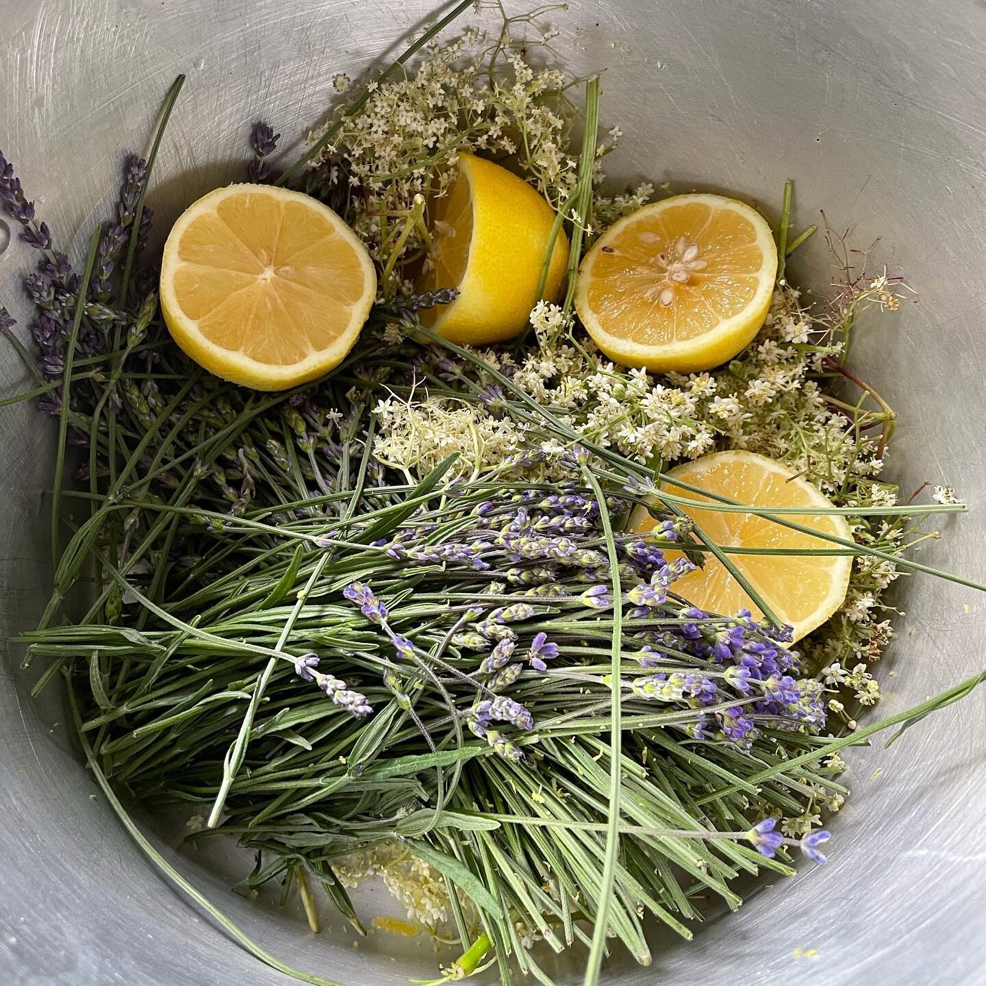 Lavender &amp; elderflower cordial.
Can you imagine the amazing smell that came from this  bowl? I was quite happy to just keep this in the kitchen and not make it in to anything! 
💜 🍋💜🌼💜
#elderflowercordial