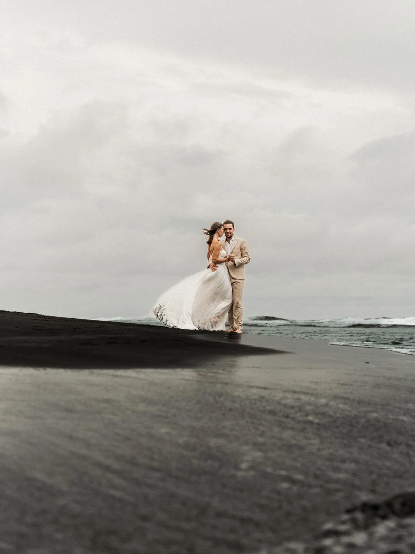 Love is in the air ❤️

Merci &agrave; F&amp;B pour leur confiance pour ce shooting en mode Warriors avec temps mena&ccedil;ant qui rend tellement bien la puissance de l'amour!!