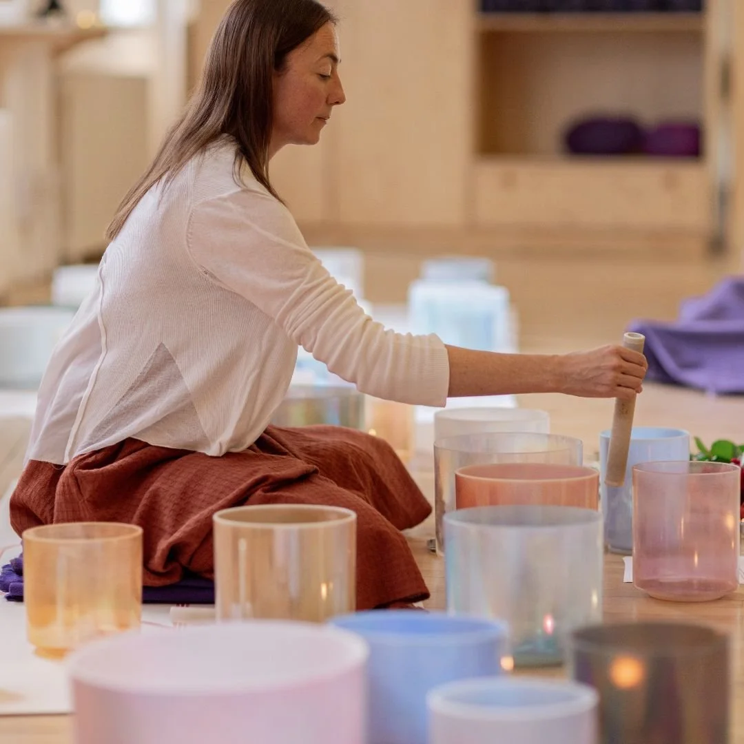 Meet Carly Grace 🙌🏻 @carlygrace___ 

For the past thirteen years Carly has been sharing sound healing as a pathway to presence, providing spaces of harmony and peace to deeply rest and come home to the heart. 

She is the founder of Crystal Singing
