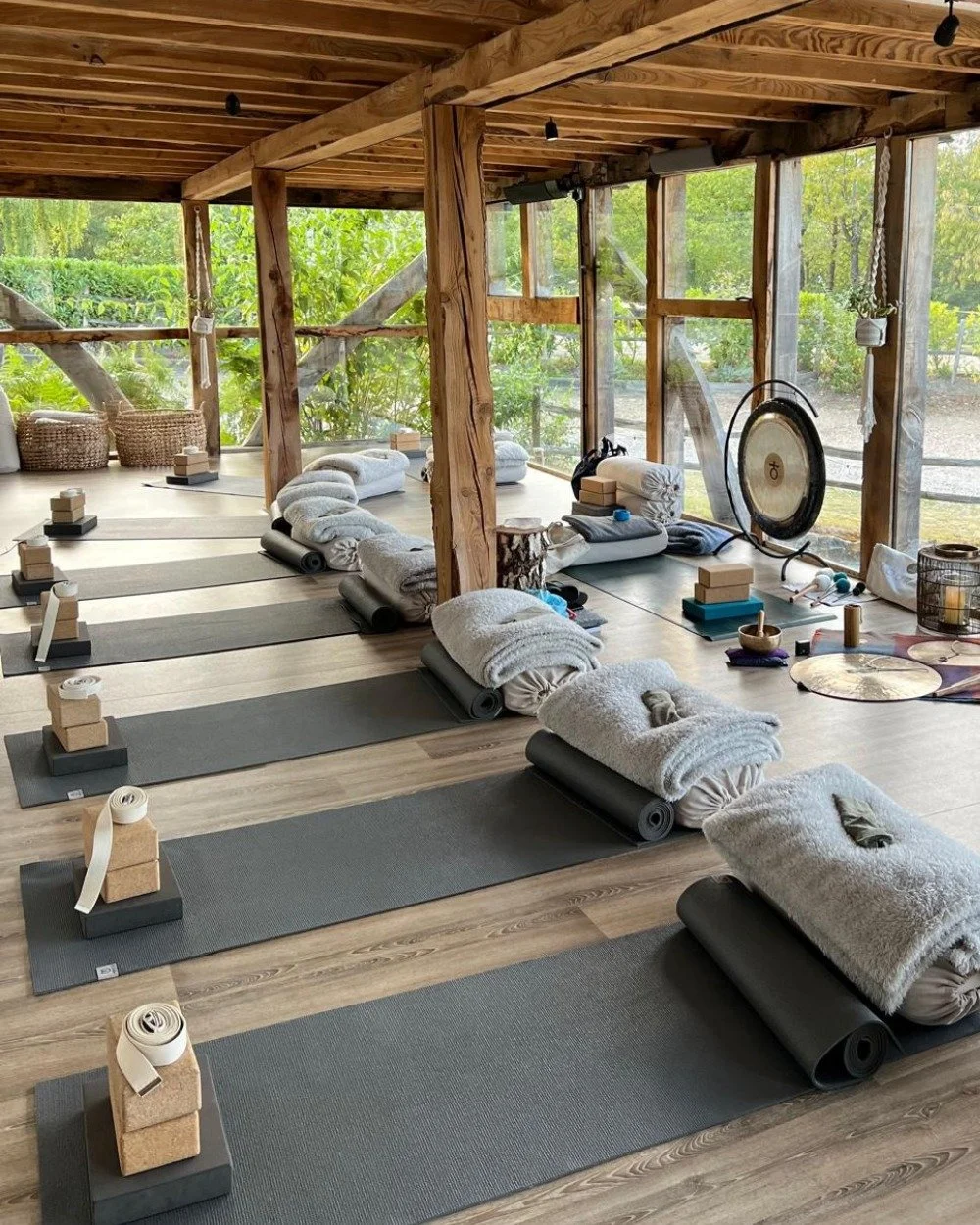 Treat yourself to an evening of pure relaxation with @yoga.andme

🧘&zwj;♂️ Stop. Connect. Breathe
🗓 Friday 6th March @ 7pm
📍 @kingdom_pen

Start with calming yin yoga, using sandbags for extra comfort, then drift into a blissful Yoga Nidra session