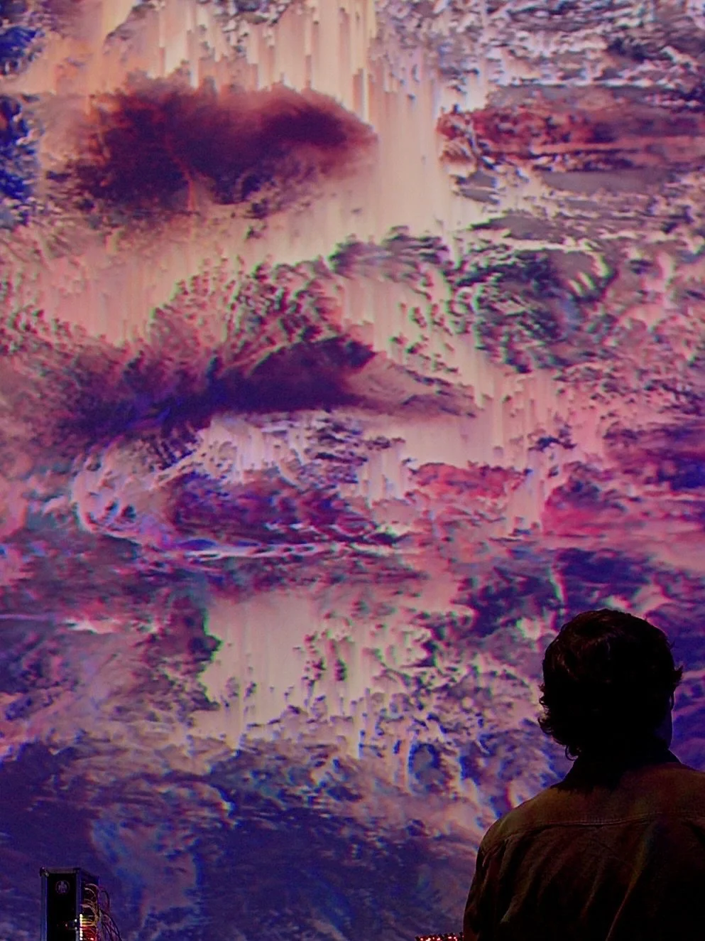 Some close-ups from last week at Grand Palais Immersive.
It was an inspiring session. More videos soon. 🎥

@theabsolutcompanycreation @grandpalais_immersif @36.degres_ @_shhshhshhshhshh 

#livevisuals #paris #visualart #digitalart #digitalpainting