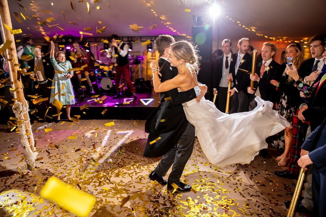 💥 Emma &amp; James 💥
.
.
.
.
.
#richardgreenlyphotography #wedding #weddingphotography #countrywedding #weddinginspiration #hampshire #bride #weddingdress #marquee #firstdance
