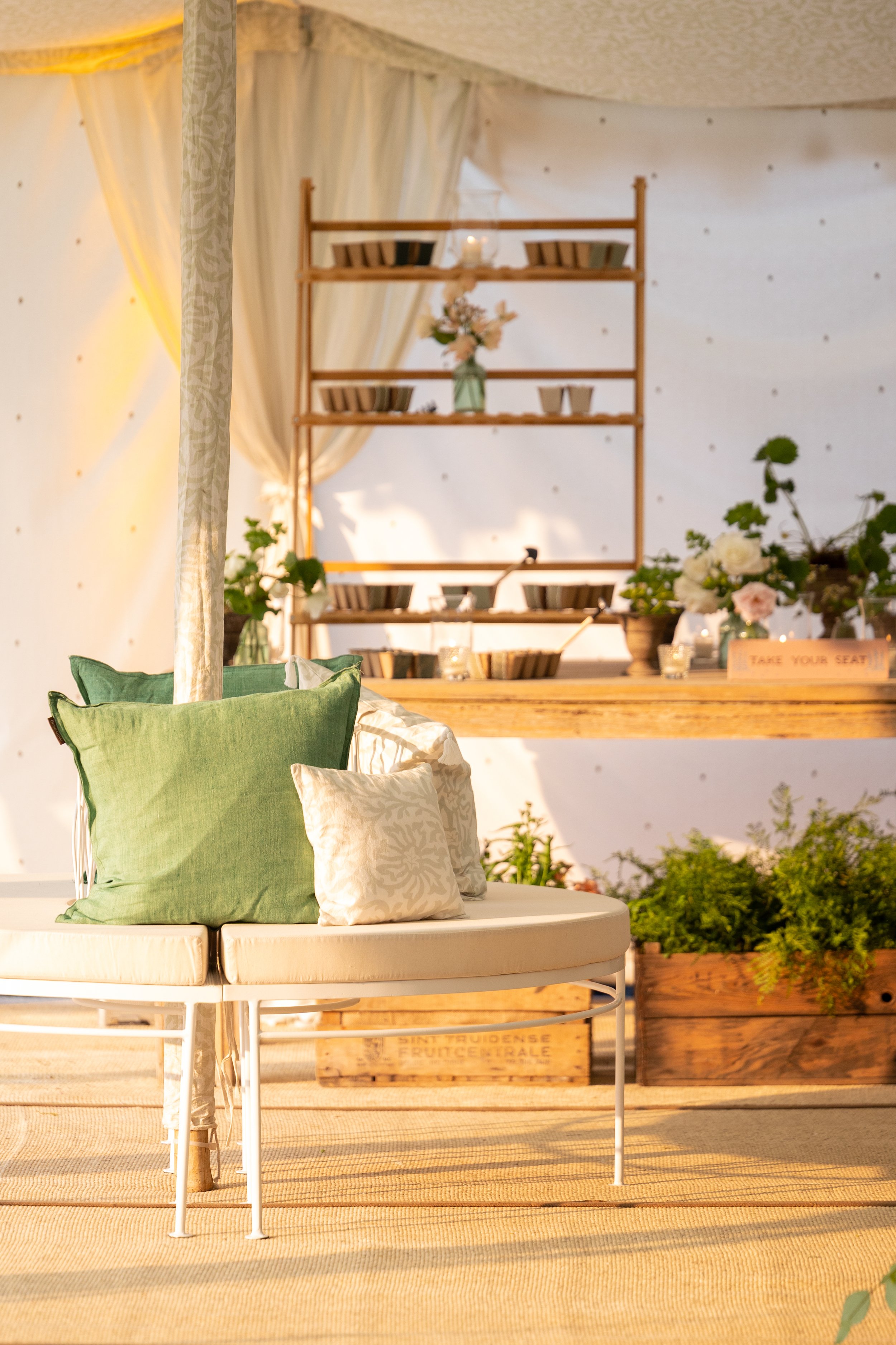 S5881-1132- srgb.jpg