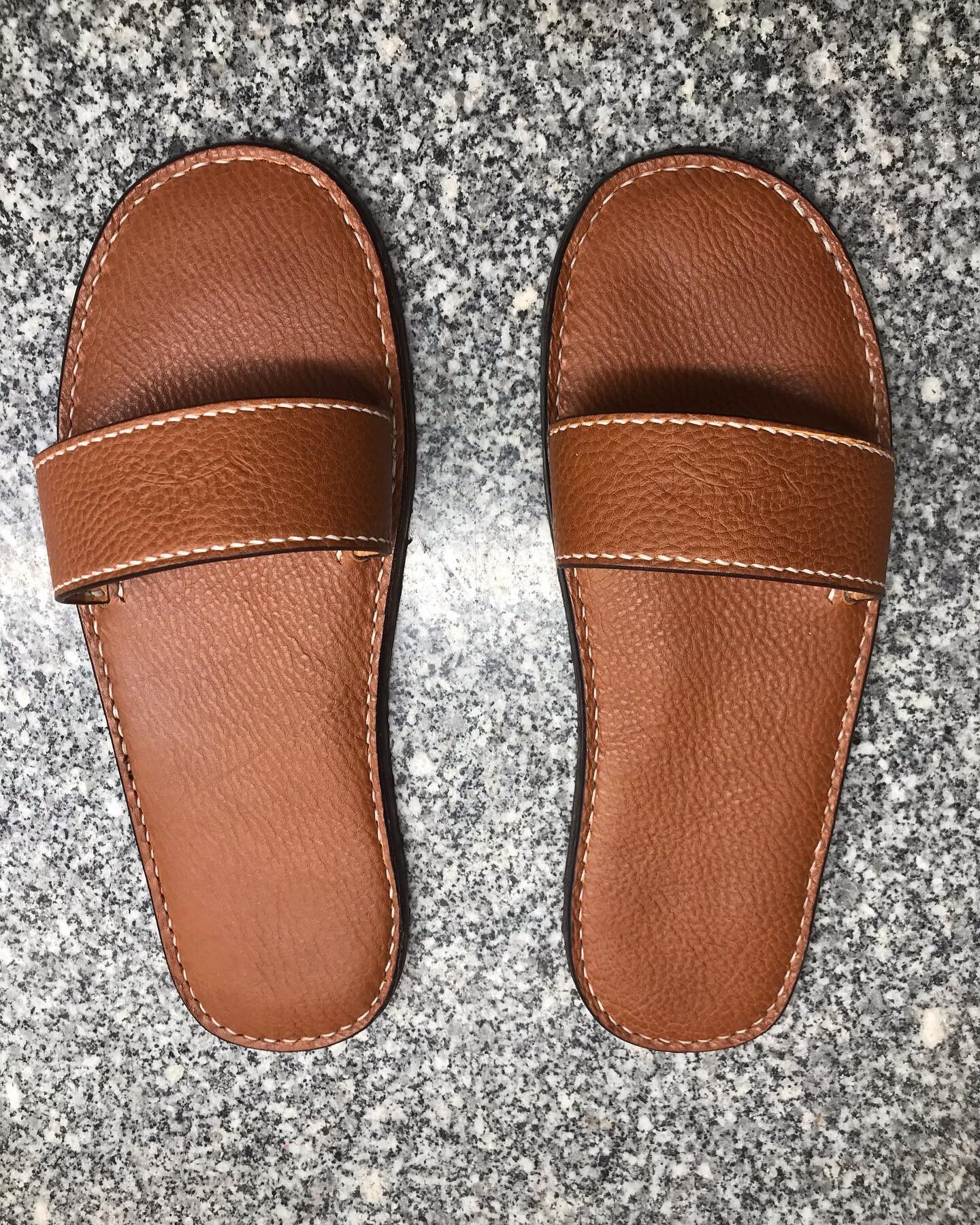 Sandals. Sewn through the sole for maximum sustainability. 

#sandals #sandales #shoes #shoesaddict #chaussures #leather #leathercraft #leatherworks #cuir #faitmain #handsewn #cousumain #lesanglier #vegtanleather #art #fashion #shopping #liege #li&eg