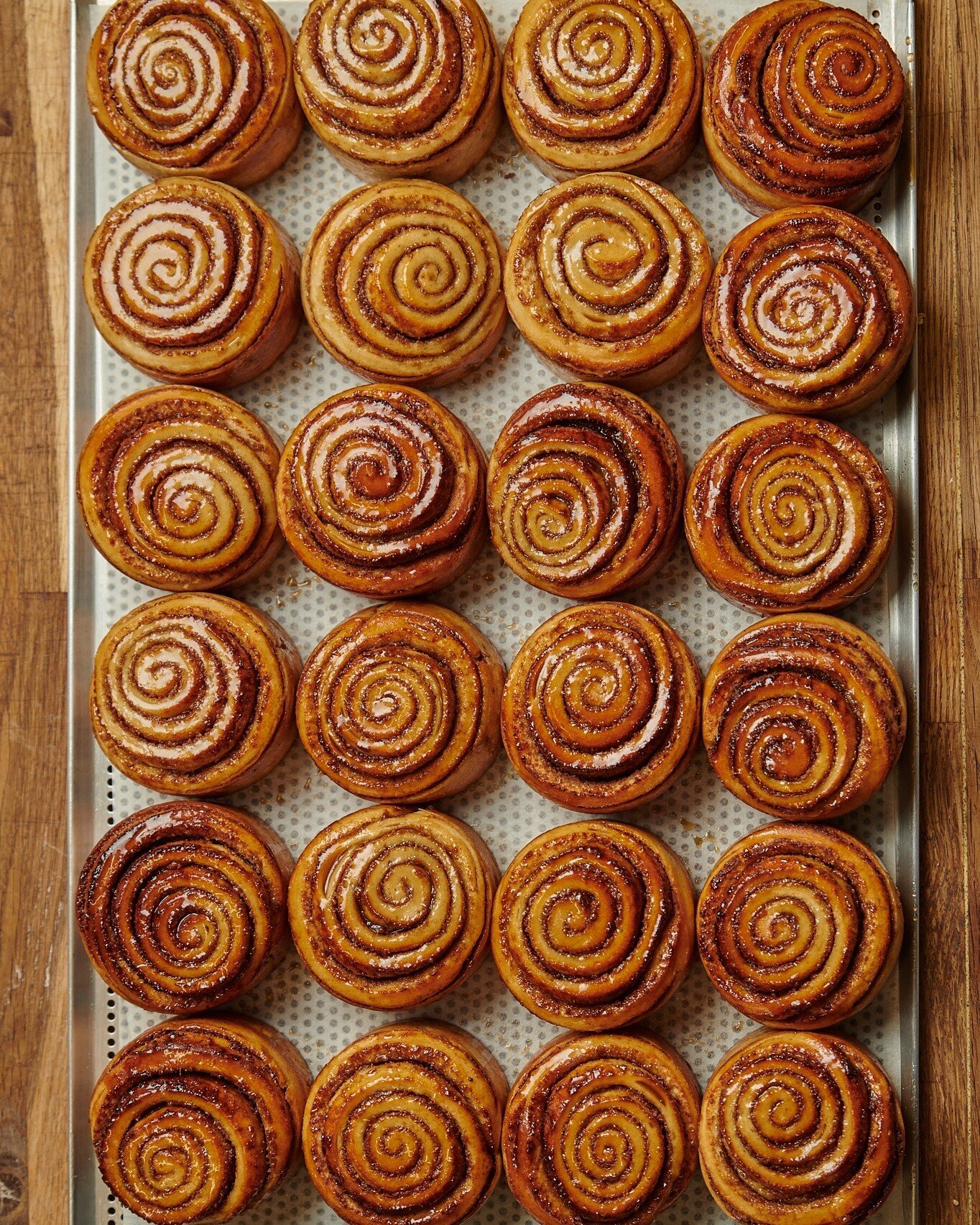 OUR VEGAN CINNAMON ROLLS&hellip;

If you&rsquo;re looking for an all vegan pastry our vegan cinnamon roll is the one you&rsquo;re looking for. With it&rsquo;s super soft dough, creamy cinnamon remonce and slightly caramelized top with orange zest you