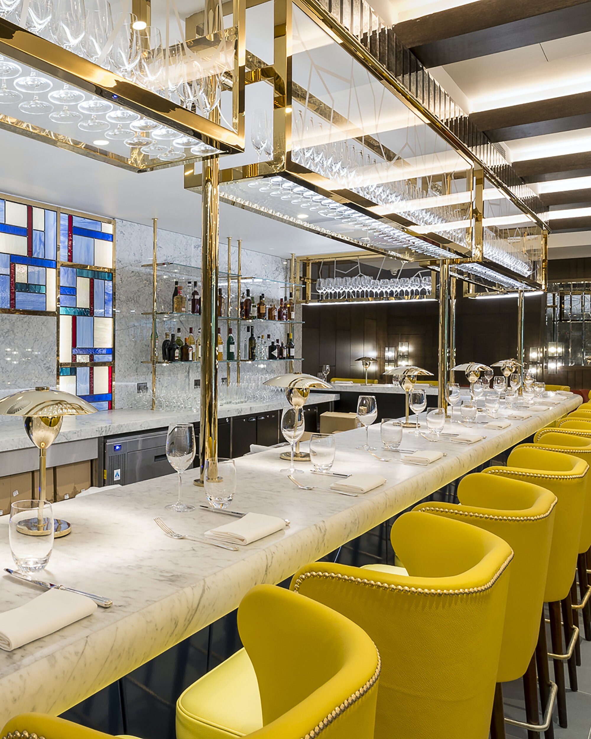 Devonshire-Club-luxury-hotel-design-bar.jpg