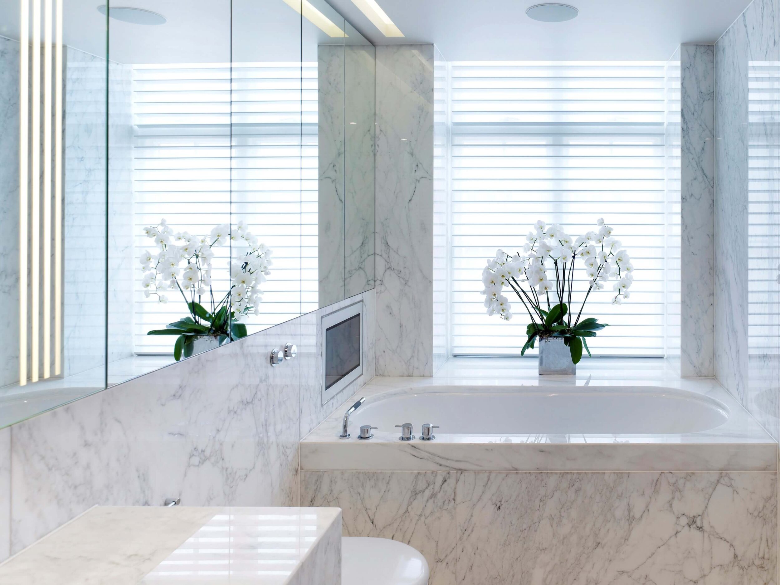 dmfk-luxury-residential-conversion-roof-extension-london-for-devonshire-property-marylebone-london-marble-bathroom.jpg