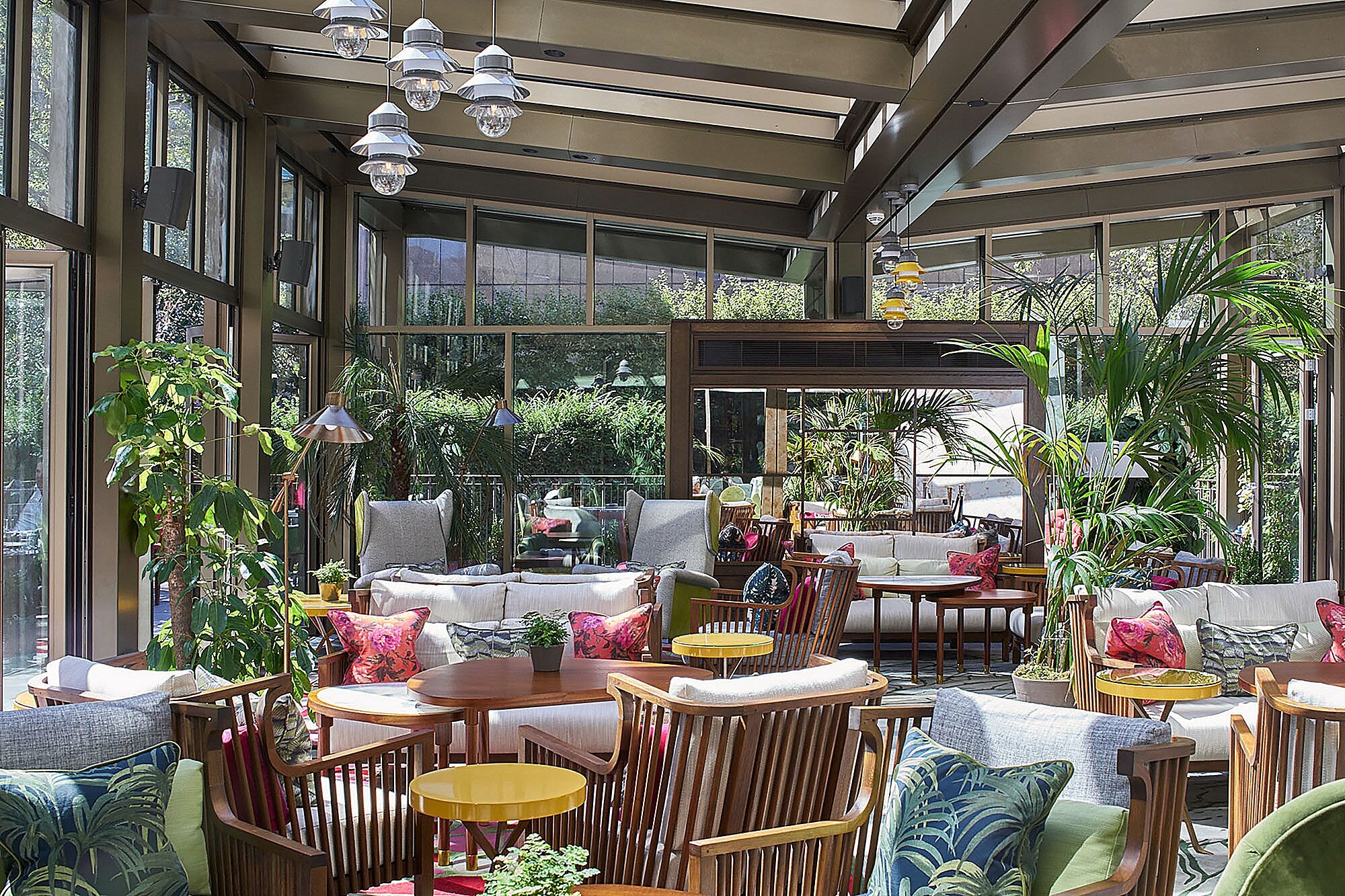 Devonshire-Club-hospitality-interior-design-garden-room.jpg