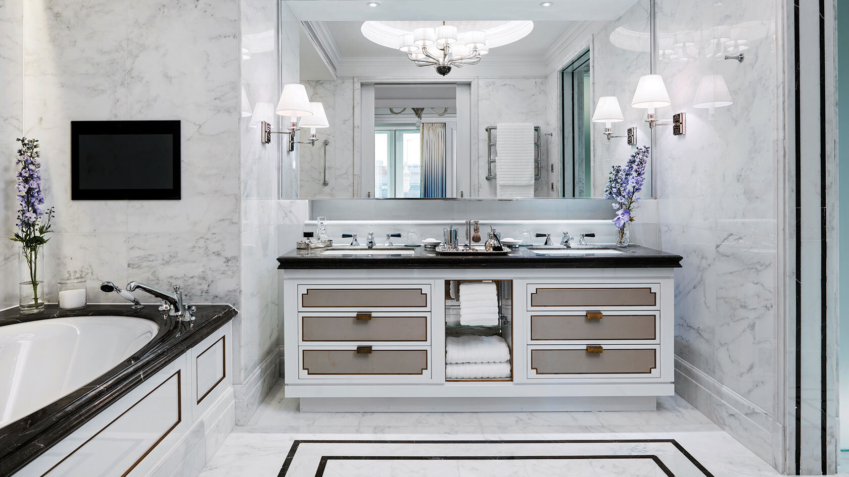 tllon-rooms-sterling-suite-masterbathroom-1680-945.jpg