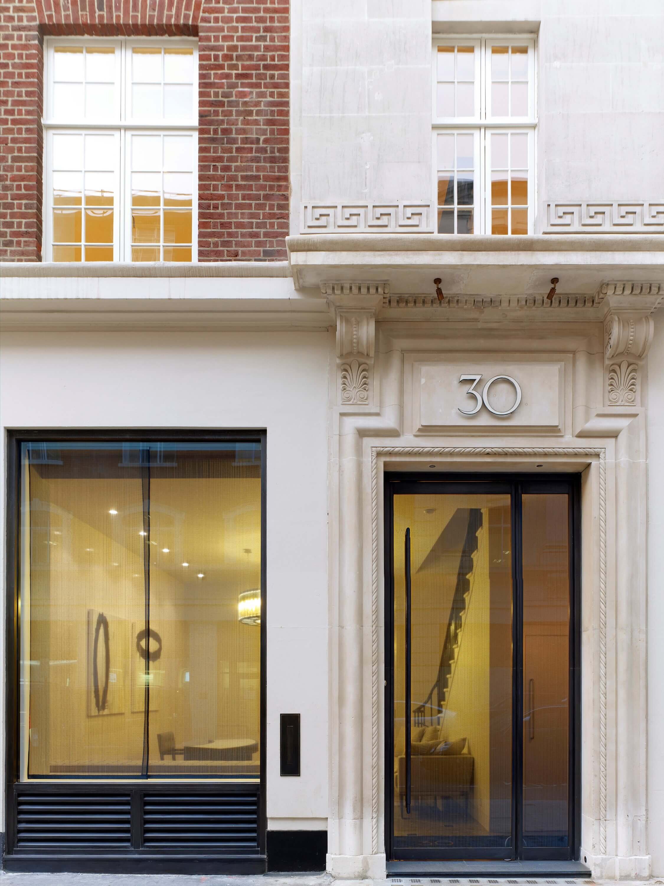 dmfk-luxury-residential-conversion-roof-extension-london-for-devonshire-property-marylebone-london-entrance.jpg