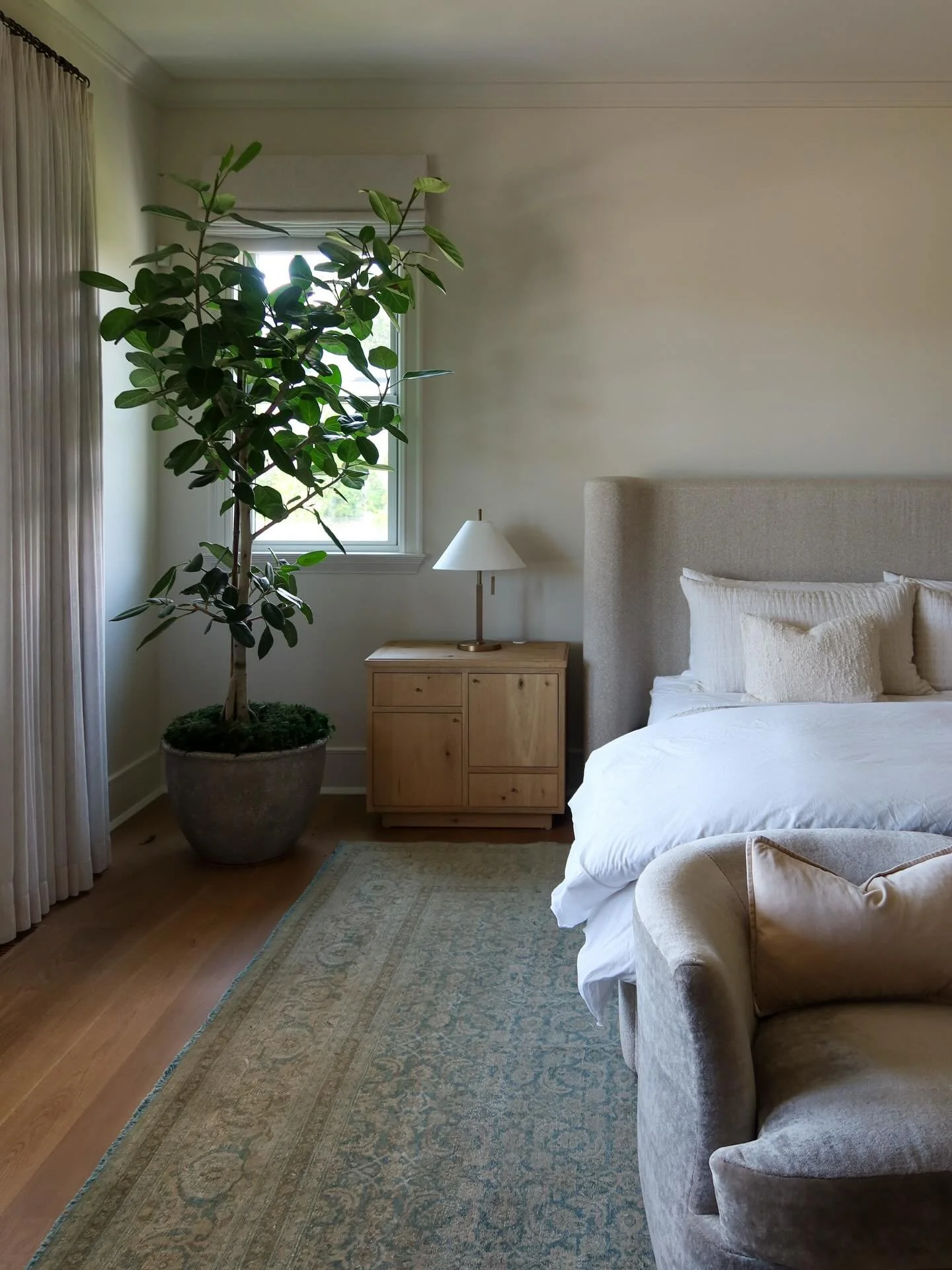 A bedroom made for slow mornings.
Still perfecting our Hamptons project, but this serene space is one of our favs!