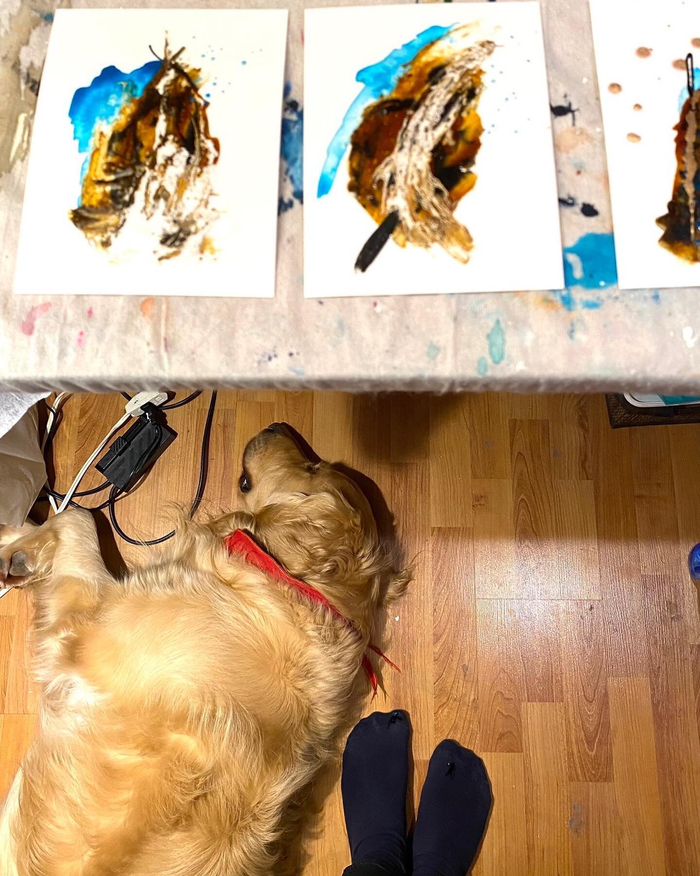 I am always moved to see my dog by my feet while I create. It's amazing how he understands the importance of art to me. Even though I have a bit less space, I enjoy him staying there, supporting me in silence. Thank you my friend for your uncondition