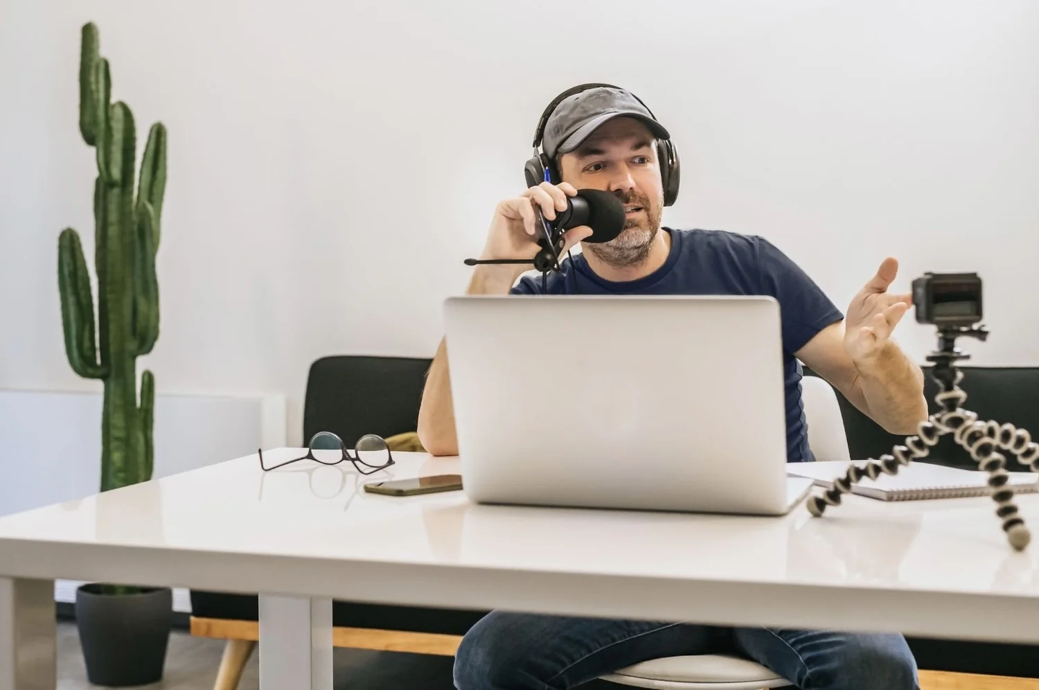 4 Ways to Use Social Media for Storytelling