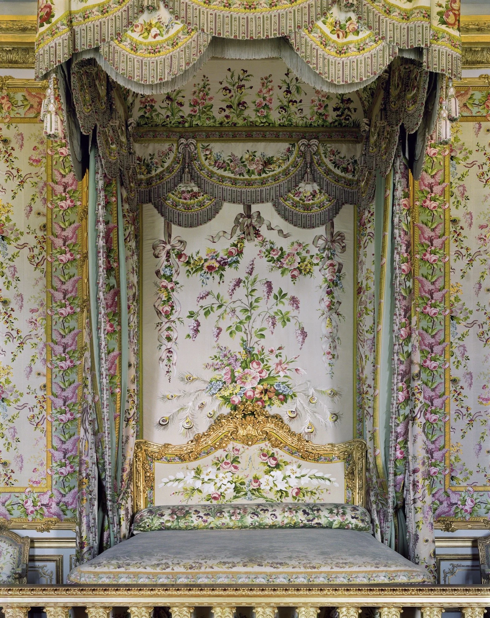 DL_VersaillesQueen(8x10).jpg