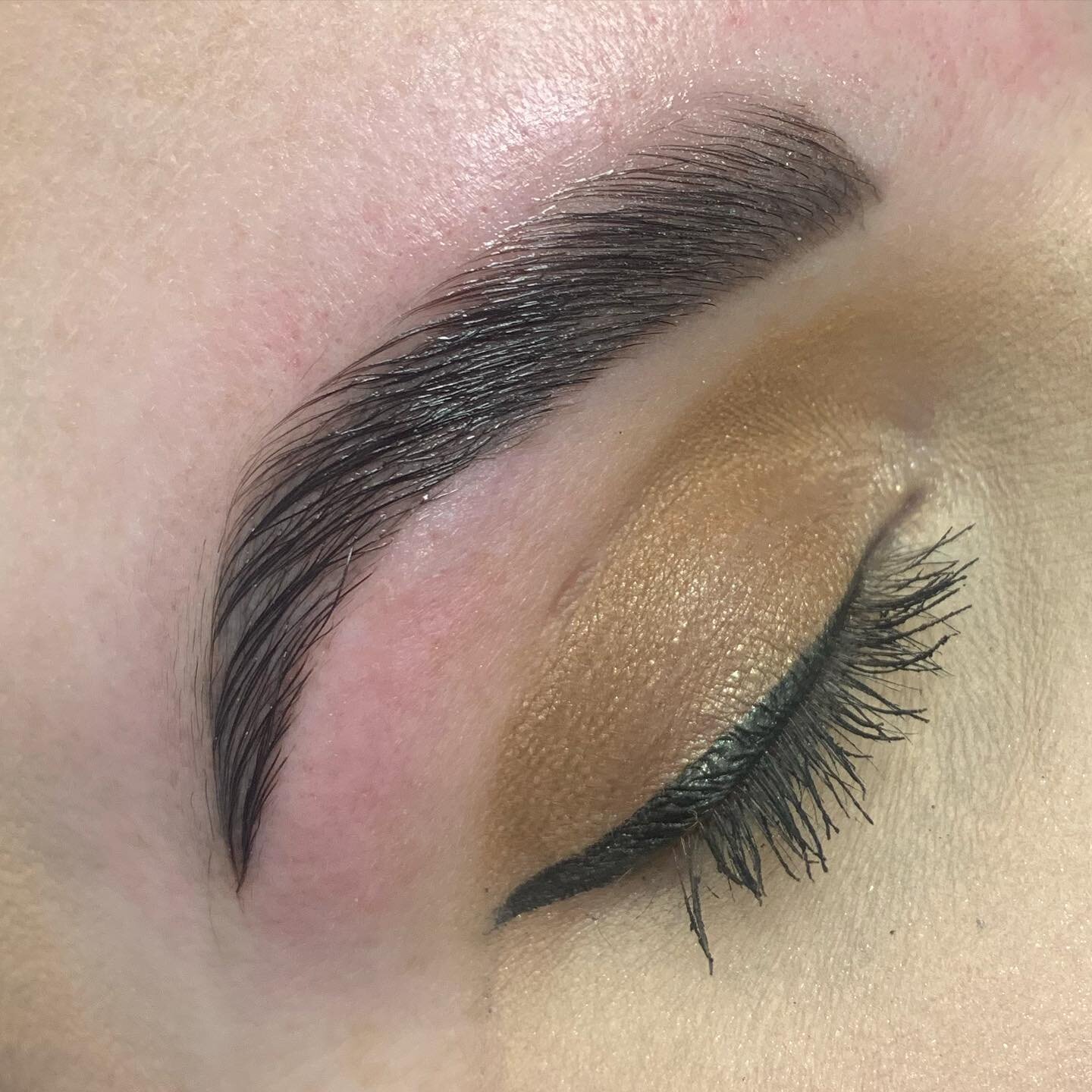 #NOFILTER Brow Lamination! 🔥🔥 

The first 48 hours after a Lami is crucial. No water, no spray tans / tanning beds or excessive heat. After that I highly recommend using a daily oil (caster!) on your brows to keep them nice and healthy. And voila ?