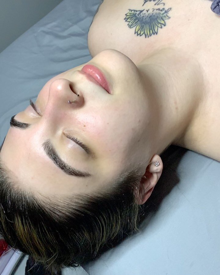 Ended my first full day in my new location with this sweet face. 

Fresh brow threading and a Hydroglow + Dermaplaning facial! Who need a filter when your skin is glowing?😇💫

#beforeandafter #browgoals #browthreading #facials #dermaplaning #pittsbu