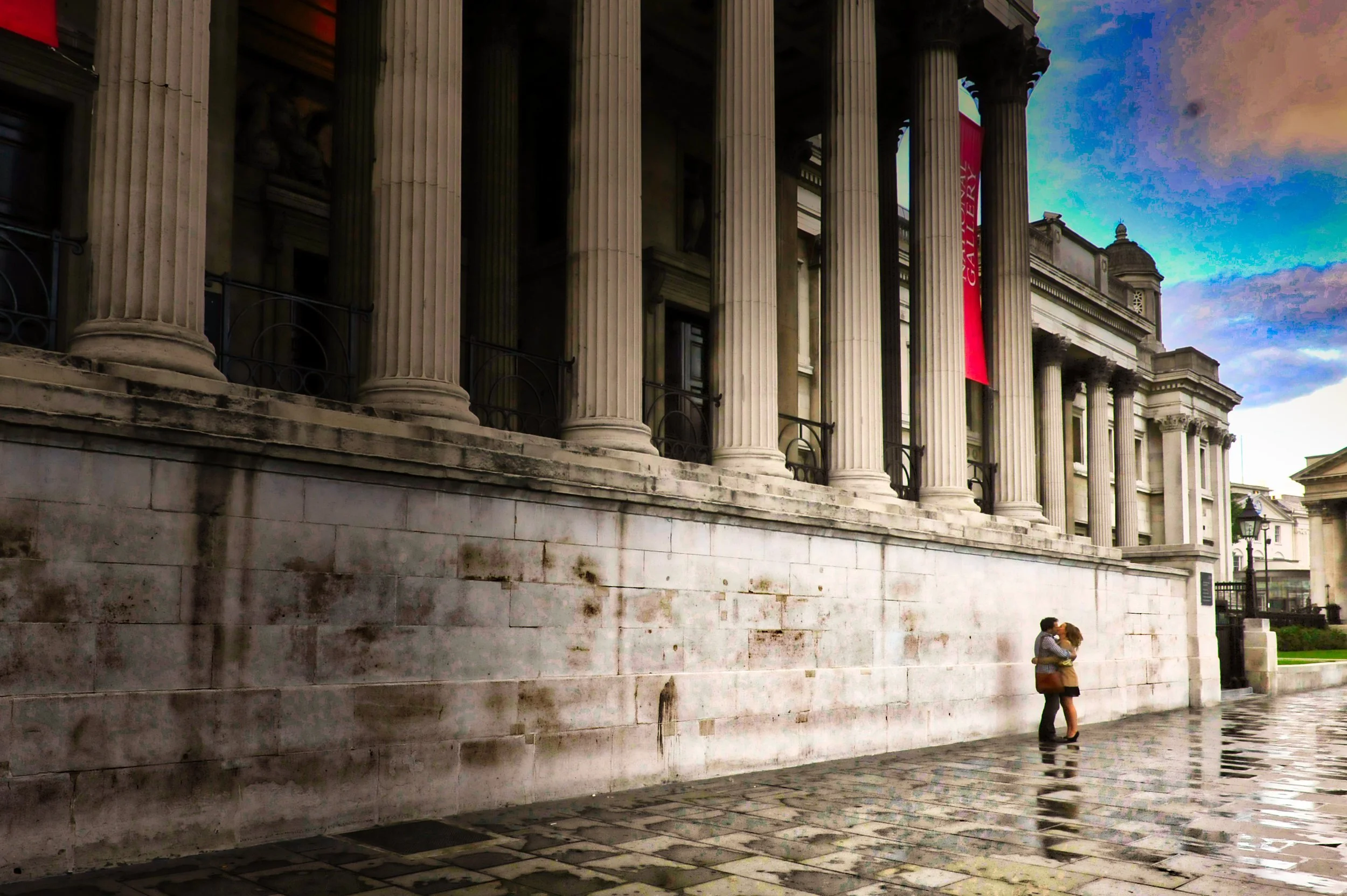 Couple love kissing London trafalgar square