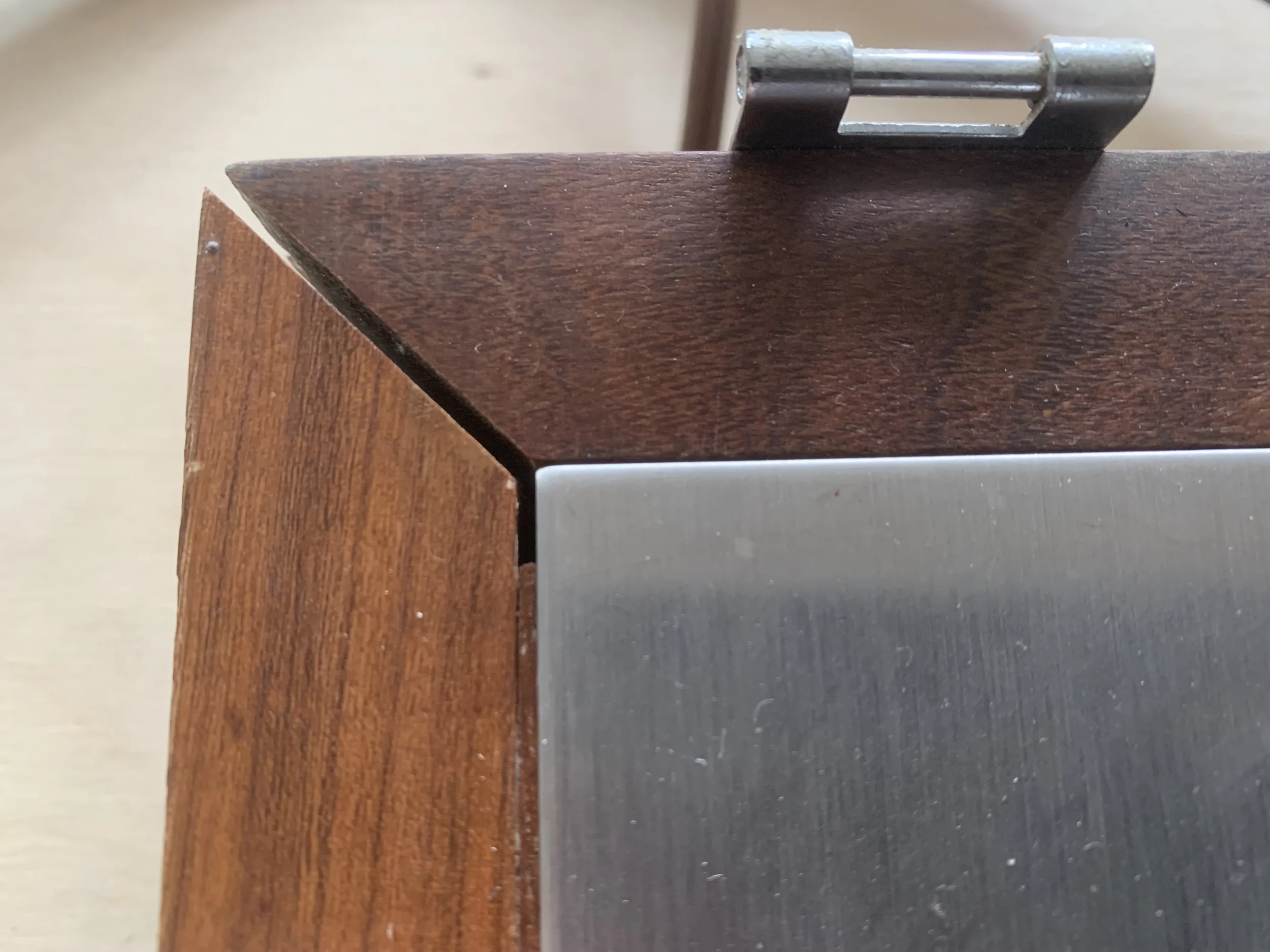 Mitre separation - common on early 1970's plinths.