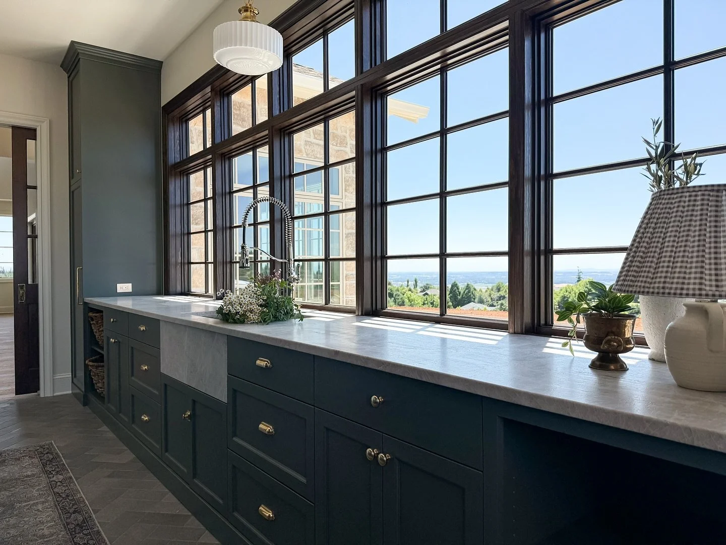 An afternoon pick me up! Save this for mud room inspiration&hellip;All the mood without the mud 😍