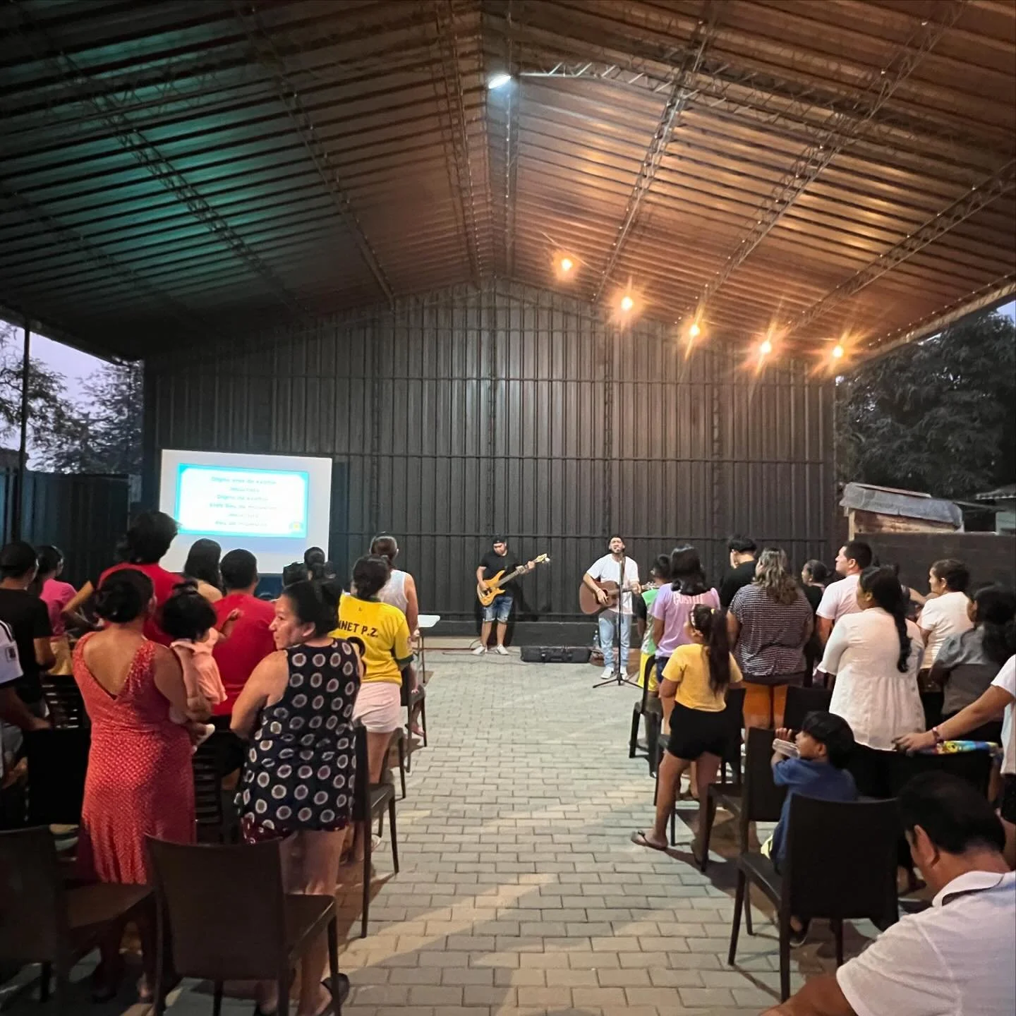 Santa cena en familia ❤️
Cada primer domingo de mes recordamos juntos el sacrificio de Jes&uacute;s por nosotros compartiendo la mesa llena de su gracia. 

&ldquo;Jes&uacute;s les dijo: Yo soy el pan de vida; el que a m&iacute; viene nunca tendr&aacu