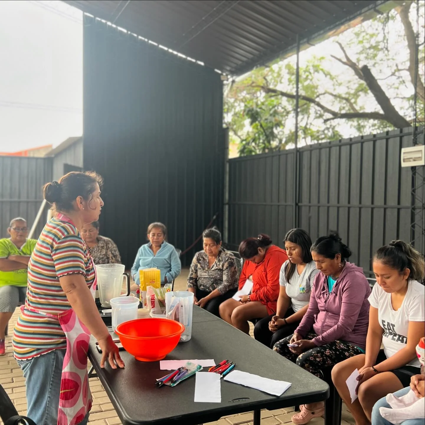 🤍Nuestros viernes son de caminar juntas y aprender juntas. 

🧁Muchas gracias hermana Jacke por su tiempo y su cari&ntilde;o de ense&ntilde;ar a nuestras queridas mam&aacute;s del ministerio m&aacute;s sobre reposter&iacute;a. 

🙏🏽 Te agradecemos 