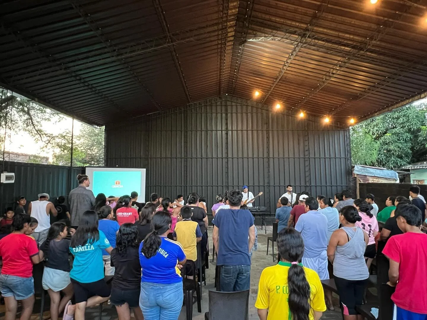 Domingos de familia en Gracia 🤍
C&oacute;mo cada primer domingo de mes celebramos la Santa cena, donde recordamos juntos el sacrificio, el amor y el regalo de la salvaci&oacute;n de Jes&uacute;s para nuestras  vidas. 

🙌🏽 Es un tiempo de mucha ben