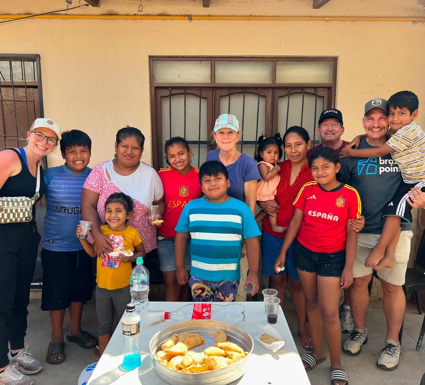 ✨Celebraci&oacute;n de cumplea&ntilde;os, empanadas, compartir con los ni&ntilde;os y sus familias, compras en el mercado y mucho amor, as&iacute; fue la hermosa visita que tuvimos en el ministerio con esta hermosa familia de LJ, Texas. 

Muchas grac