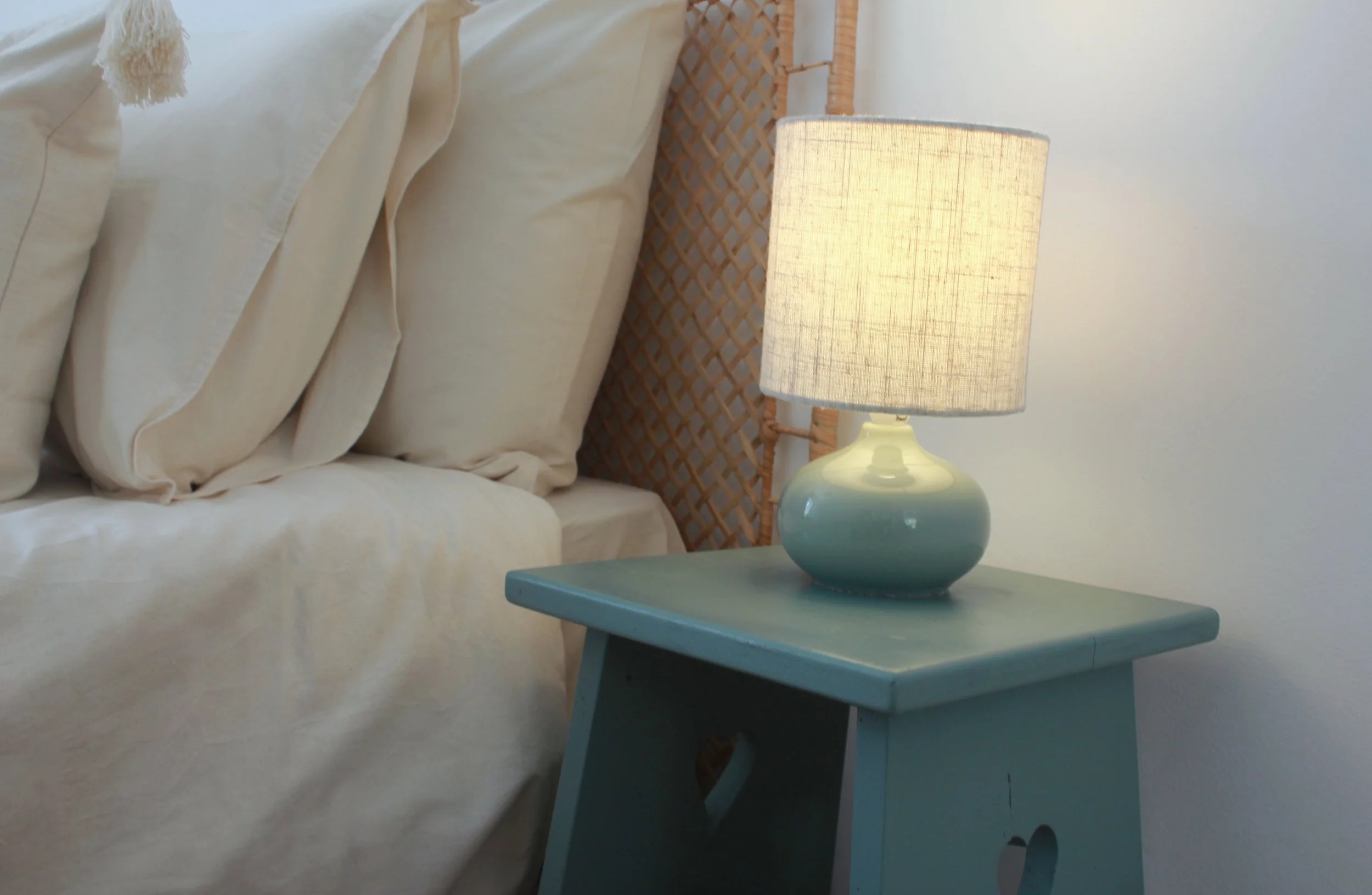 Room 1 lamp detail.jpg